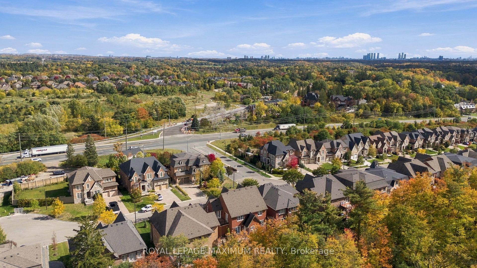 Photo 50 of 124 Annsleywood Court, Vaughan, Kleinburg — HOMEH