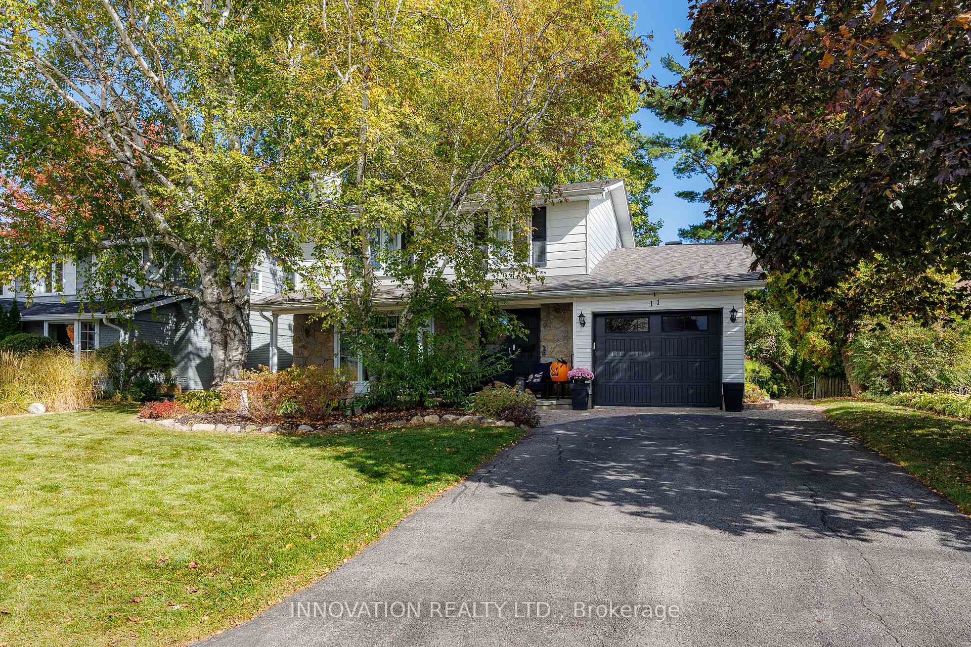 Photo 2 of 11 Welkin Crescent, Ottawa, Borden Farm/Stewart Farm/Carleton Heights/Parkwood Hills — HOMEH
