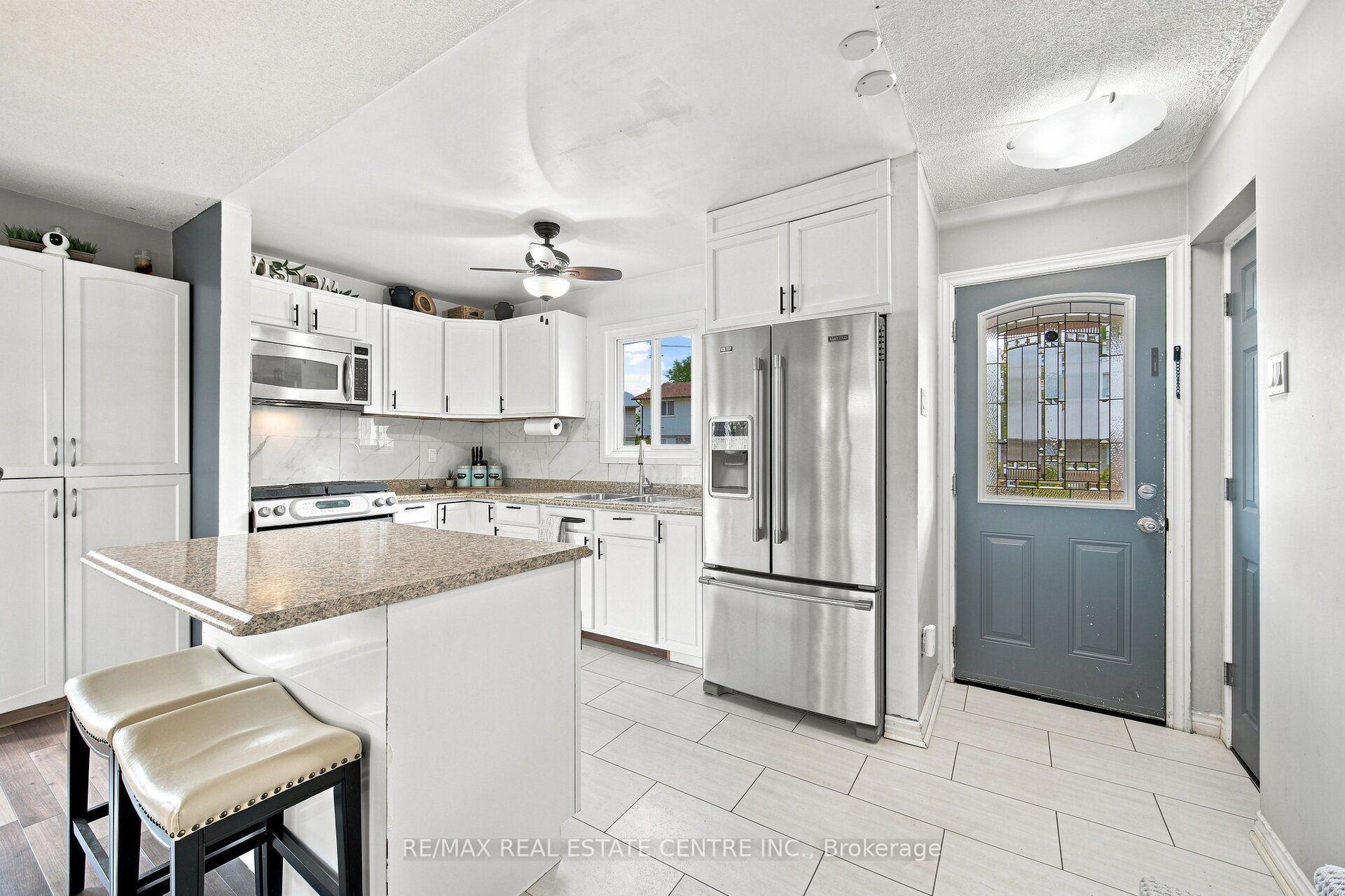 Photo 3 of 44 Grand Valley Drive, Brampton, Northgate — HOMEH