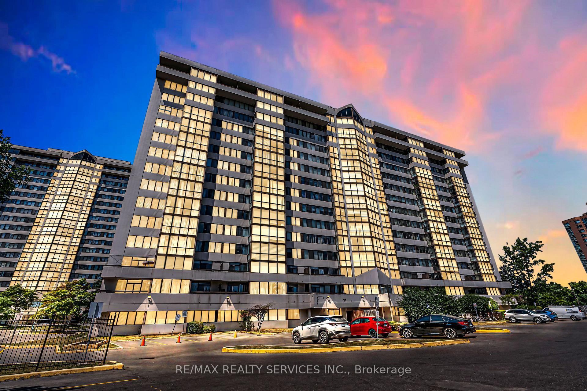 Photo of Unit 306, 21 Markbrook Lane N