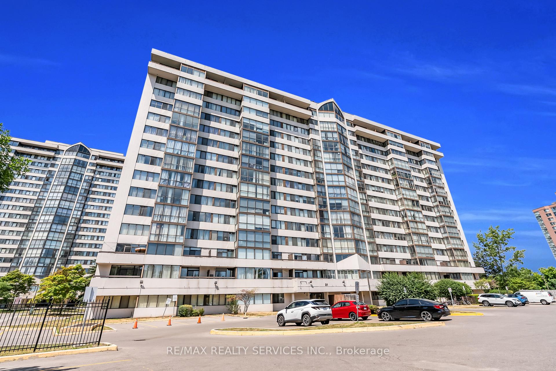 Photo 3 of Unit 306, 21 Markbrook Lane N, Etobicoke, Mount Olive-Silverstone-Jamestown — HOMEH
