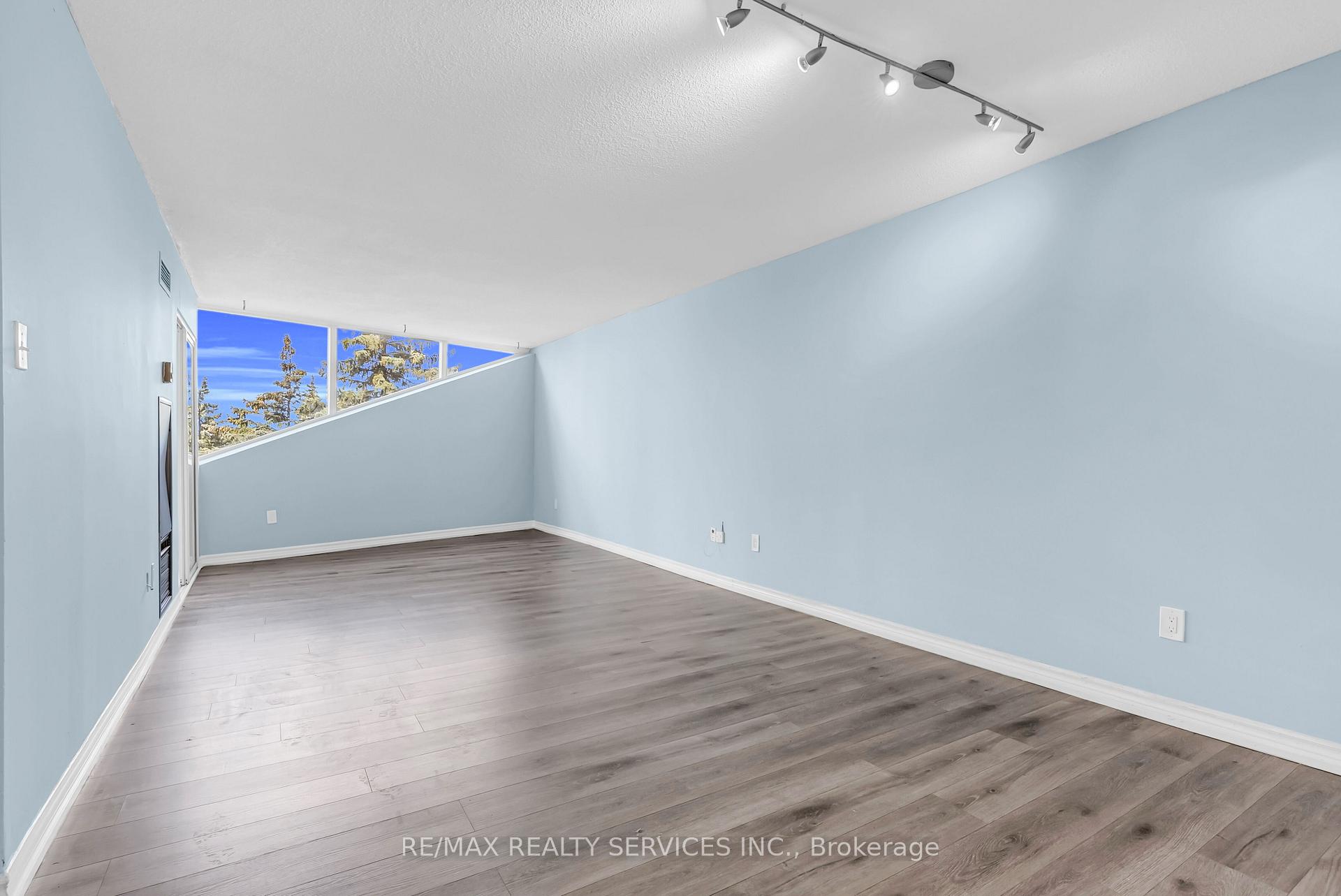 Photo 8 of Unit 306, 21 Markbrook Lane N, Etobicoke, Mount Olive-Silverstone-Jamestown — HOMEH