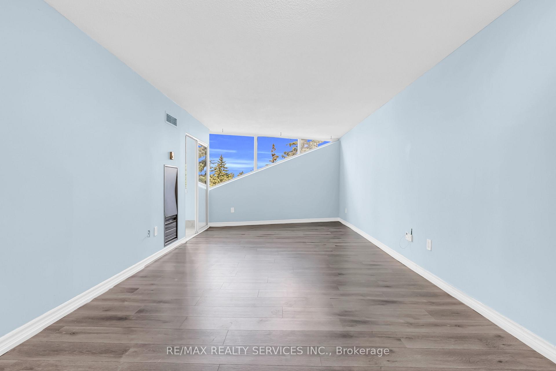 Photo 9 of Unit 306, 21 Markbrook Lane N, Etobicoke, Mount Olive-Silverstone-Jamestown — HOMEH