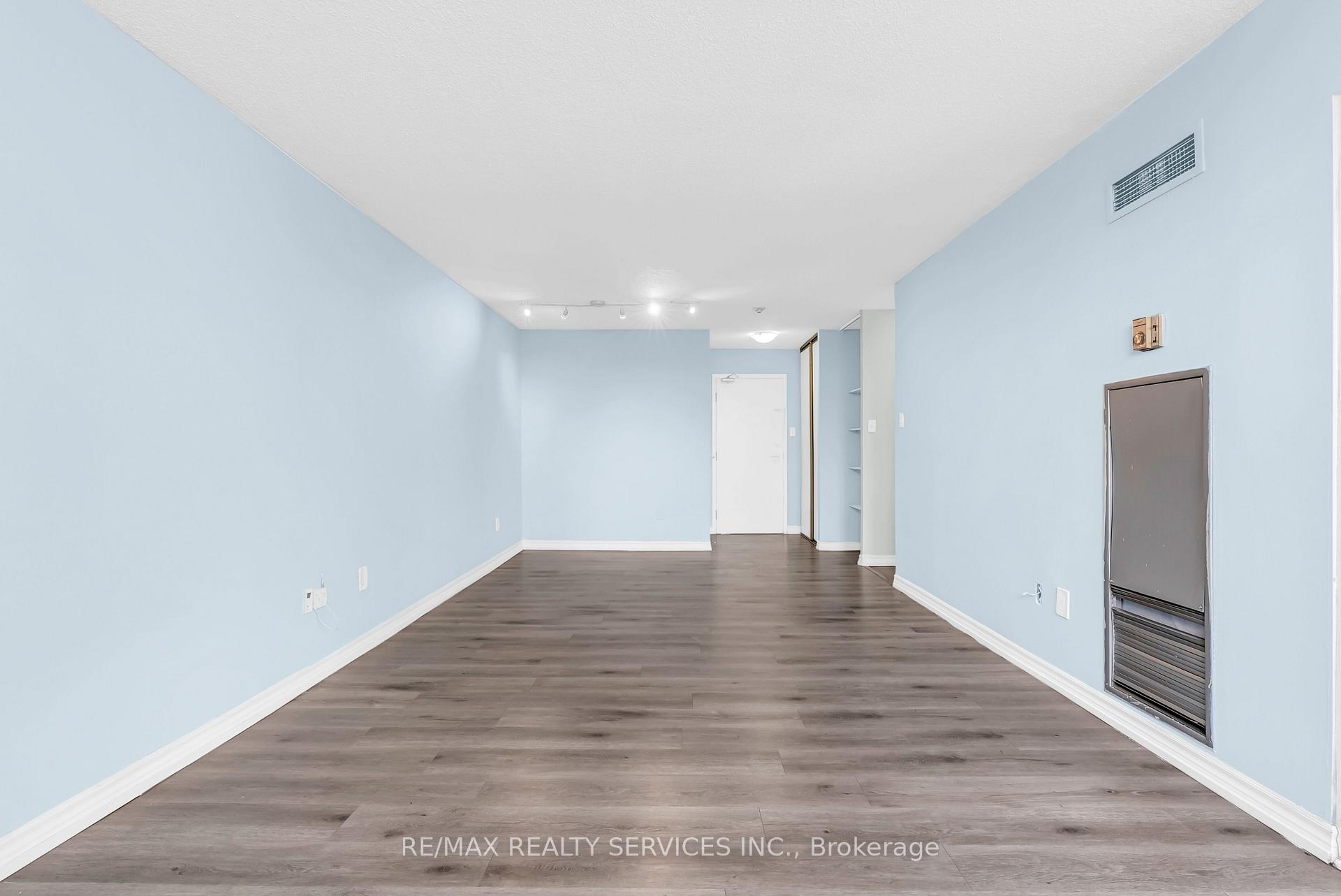 Photo 11 of Unit 306, 21 Markbrook Lane N, Etobicoke, Mount Olive-Silverstone-Jamestown — HOMEH