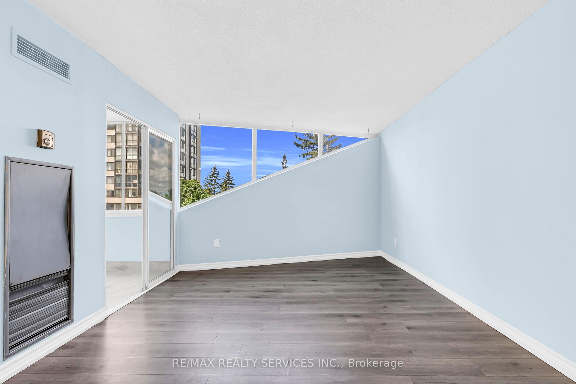 Photo 12 of Unit 306, 21 Markbrook Lane N, Etobicoke, Mount Olive-Silverstone-Jamestown — HOMEH