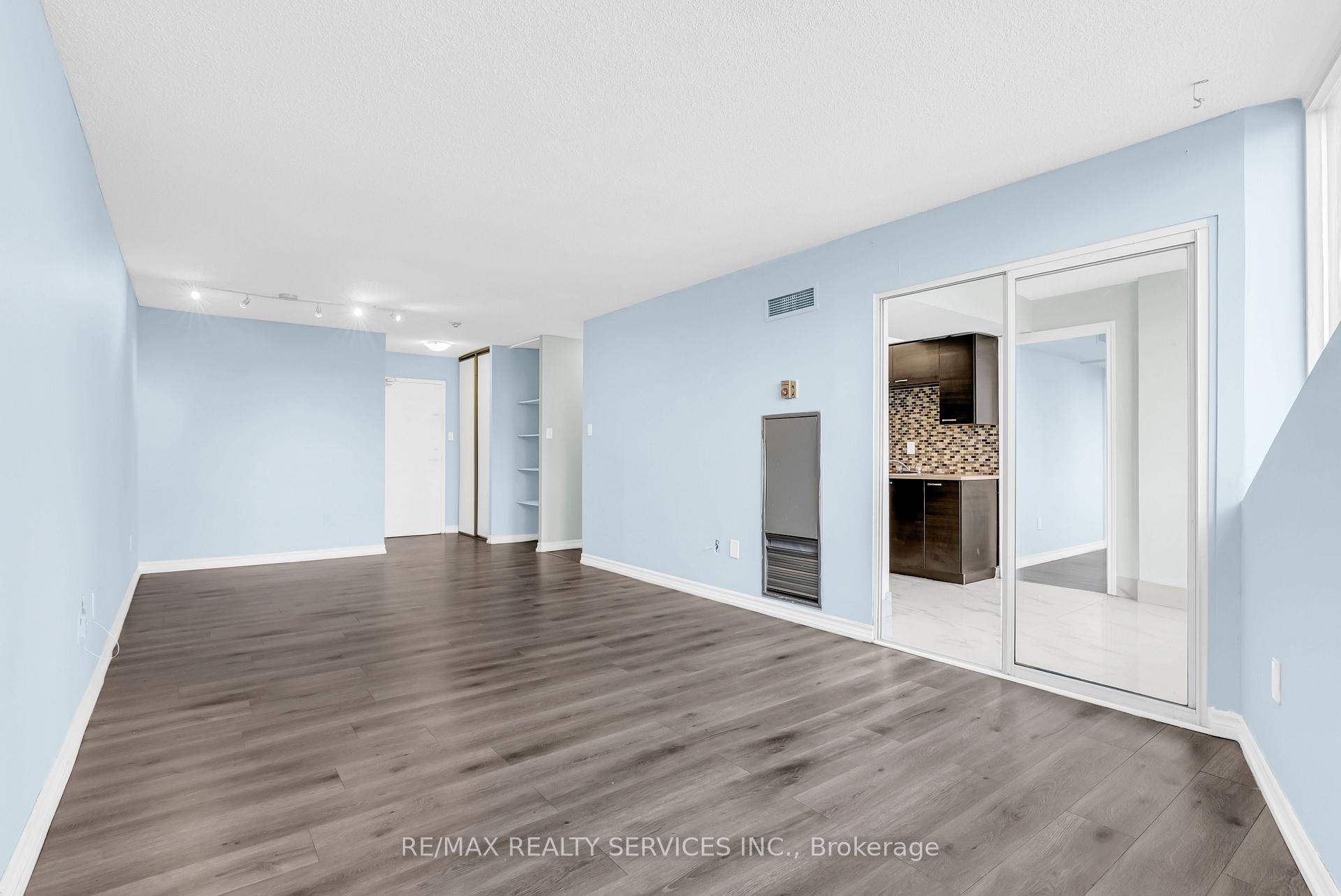 Photo 13 of Unit 306, 21 Markbrook Lane N, Etobicoke, Mount Olive-Silverstone-Jamestown — HOMEH