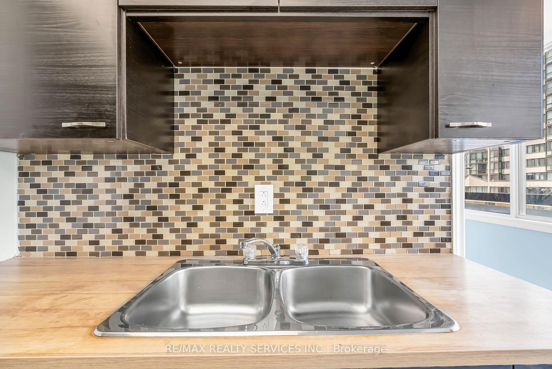 Photo 15 of Unit 306, 21 Markbrook Lane N, Etobicoke, Mount Olive-Silverstone-Jamestown — HOMEH