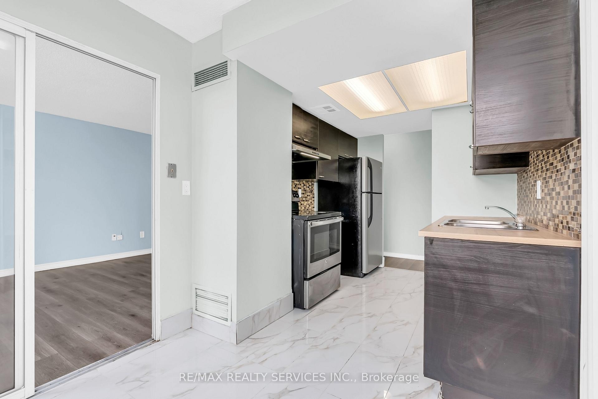 Photo 18 of Unit 306, 21 Markbrook Lane N, Etobicoke, Mount Olive-Silverstone-Jamestown — HOMEH