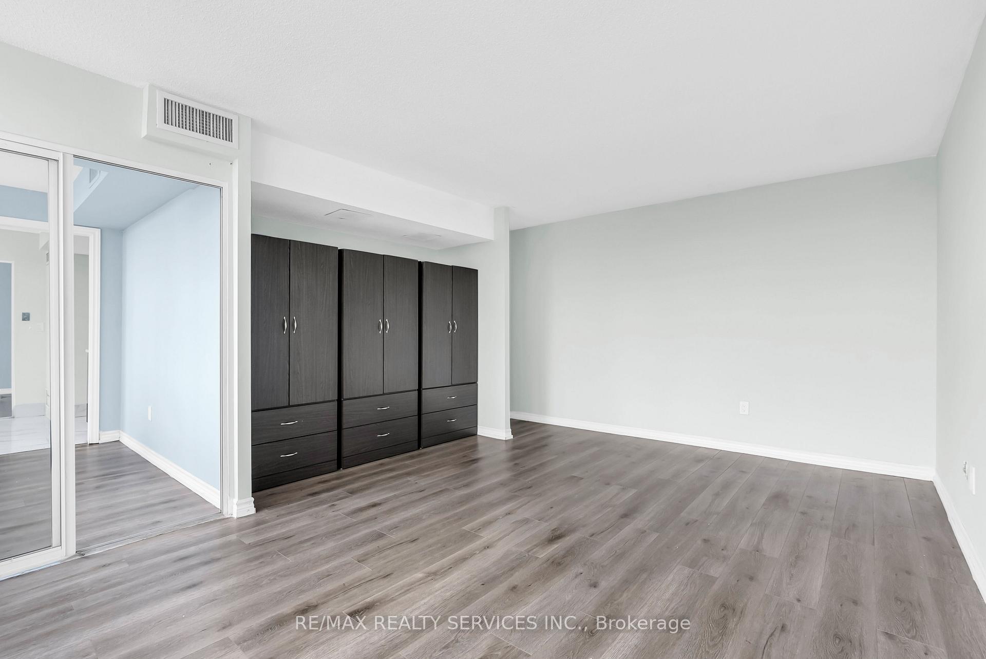 Photo 27 of Unit 306, 21 Markbrook Lane N, Etobicoke, Mount Olive-Silverstone-Jamestown — HOMEH