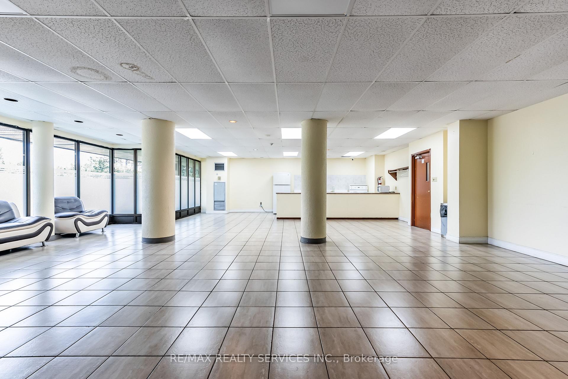 Photo 39 of Unit 306, 21 Markbrook Lane N, Etobicoke, Mount Olive-Silverstone-Jamestown — HOMEH
