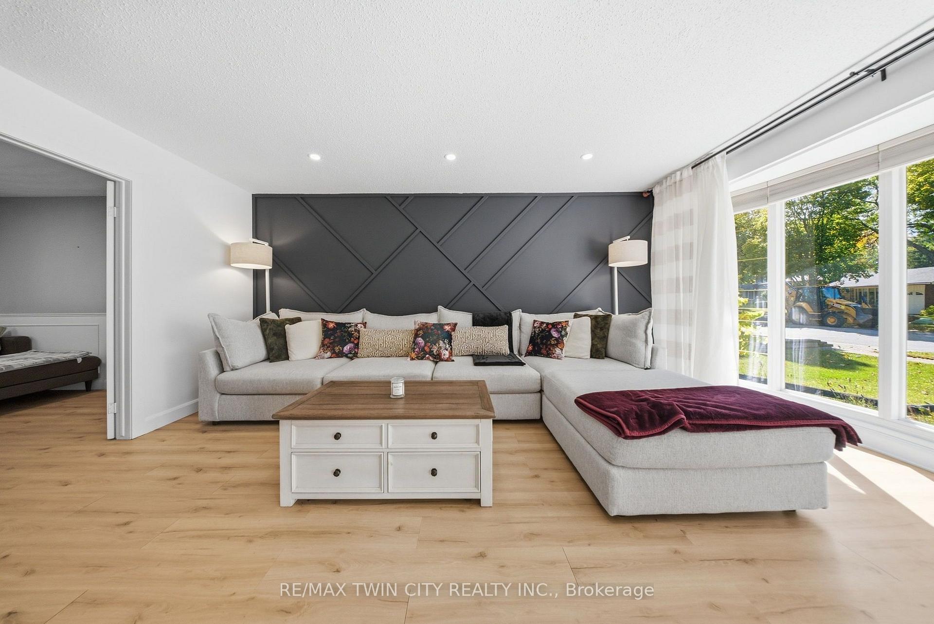 Photo 3 of 25 Cedarland Drive, Brantford, Brier Park — HOMEH
