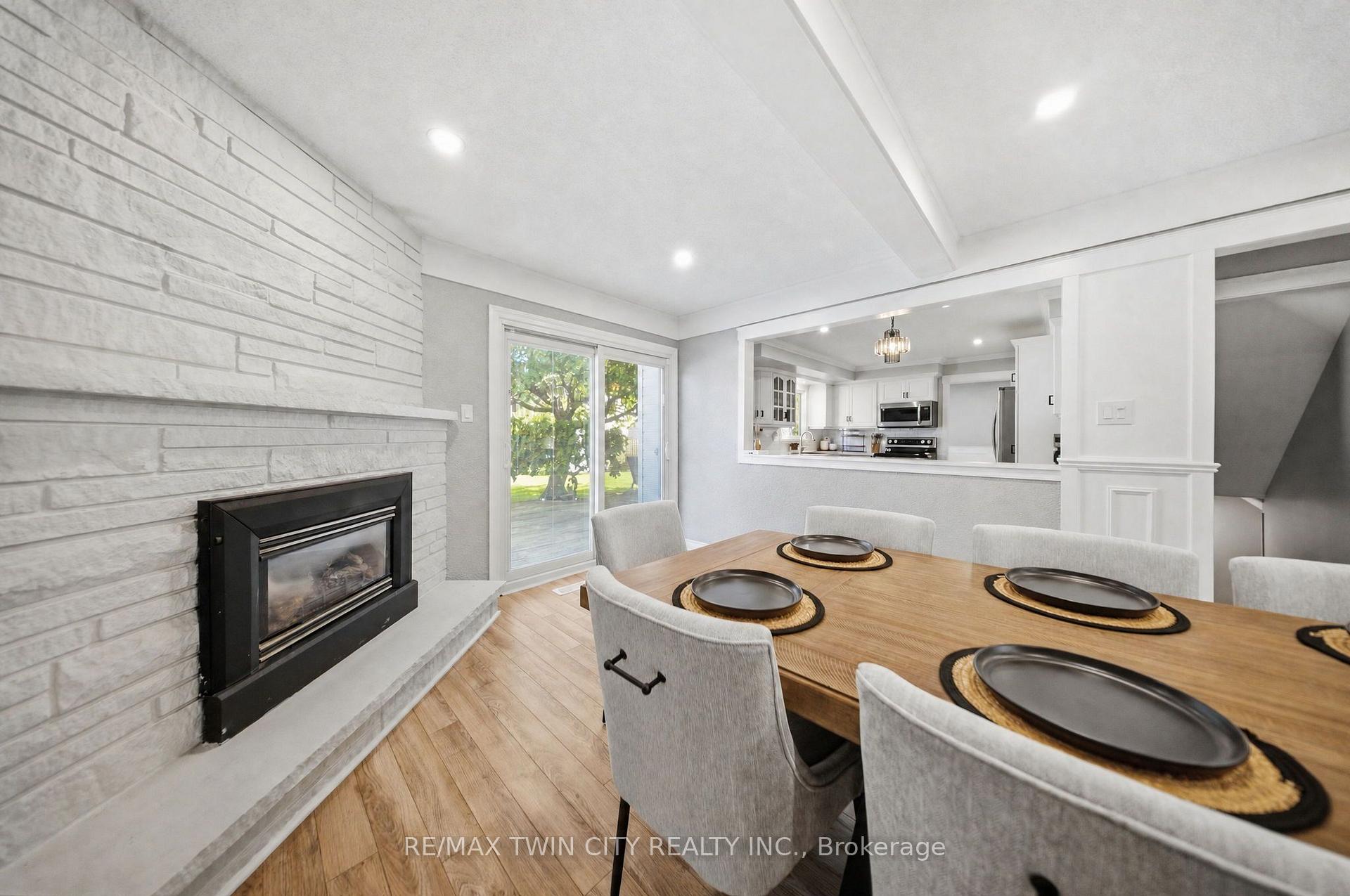 Photo 8 of 25 Cedarland Drive, Brantford, Brier Park — HOMEH