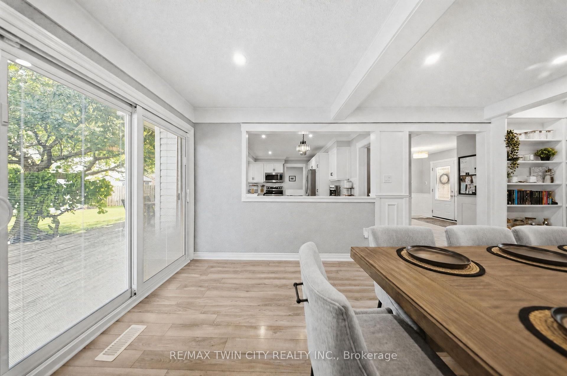 Photo 9 of 25 Cedarland Drive, Brantford, Brier Park — HOMEH