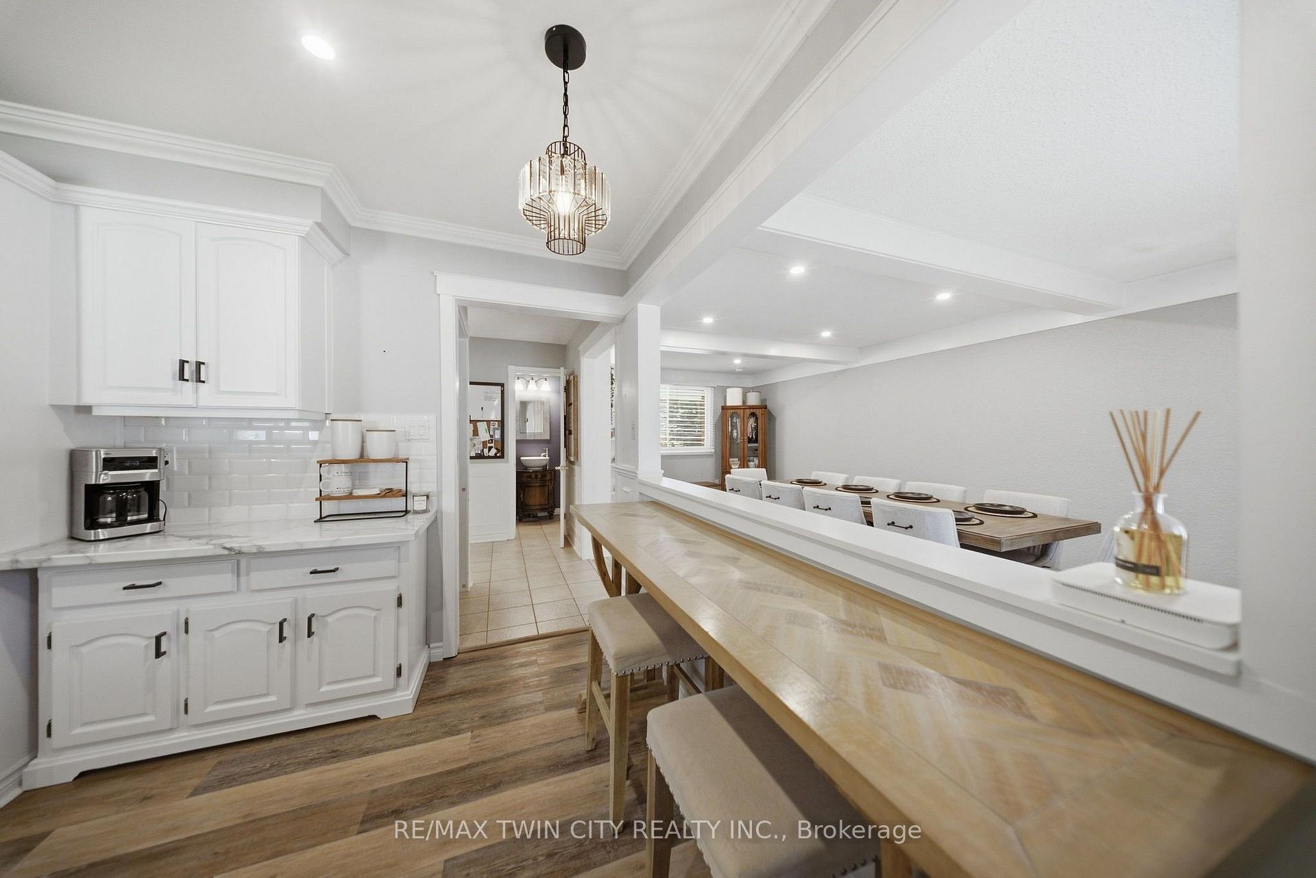 Photo 12 of 25 Cedarland Drive, Brantford, Brier Park — HOMEH