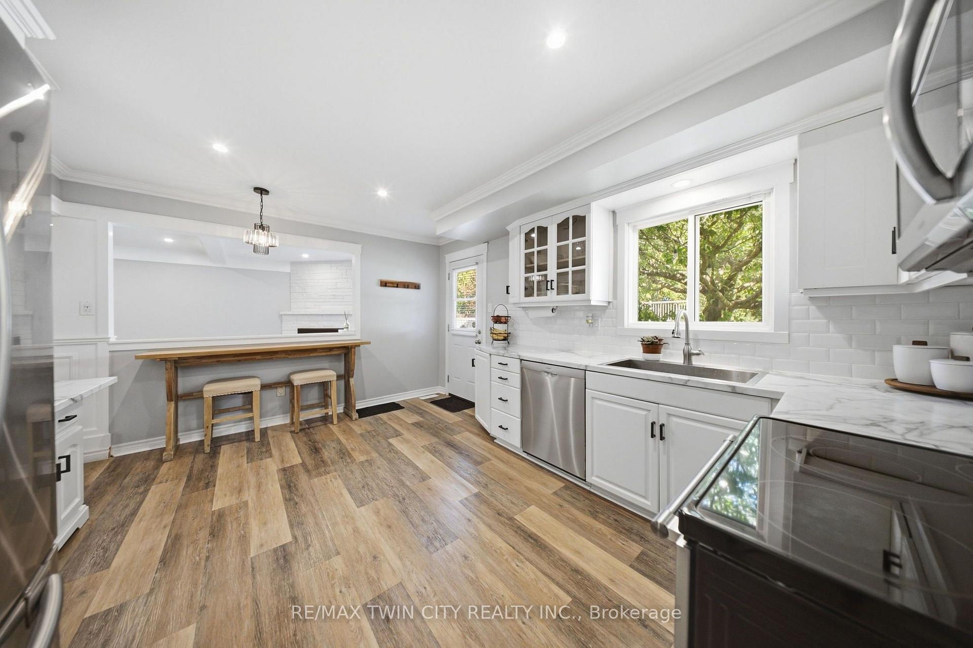 Photo 13 of 25 Cedarland Drive, Brantford, Brier Park — HOMEH