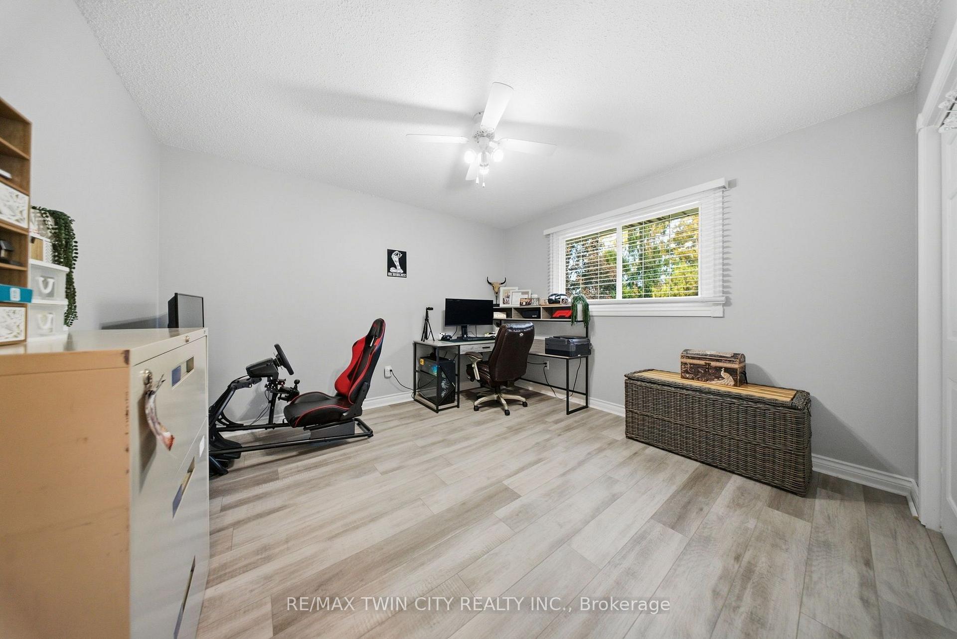 Photo 15 of 25 Cedarland Drive, Brantford, Brier Park — HOMEH