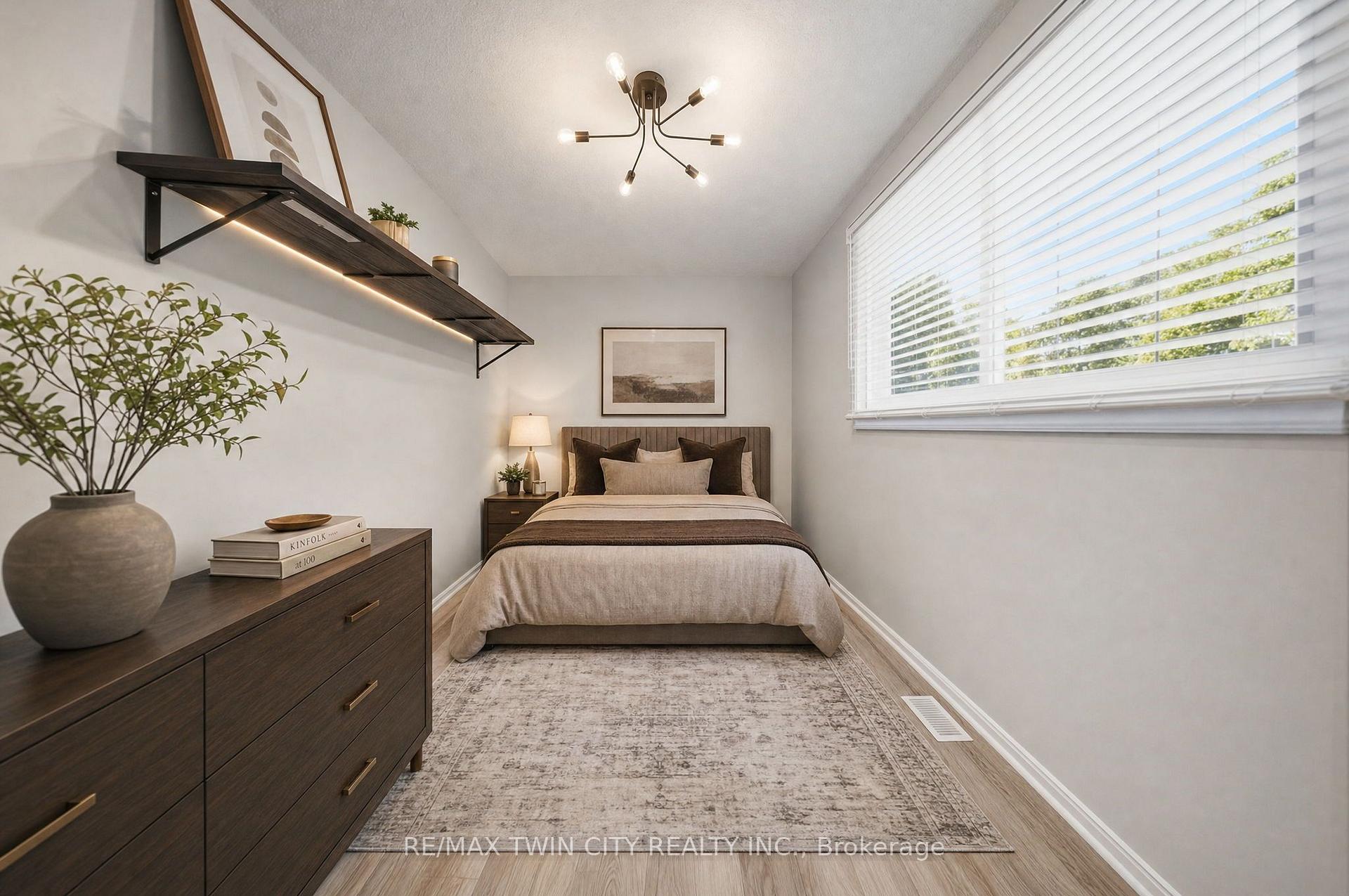 Photo 16 of 25 Cedarland Drive, Brantford, Brier Park — HOMEH