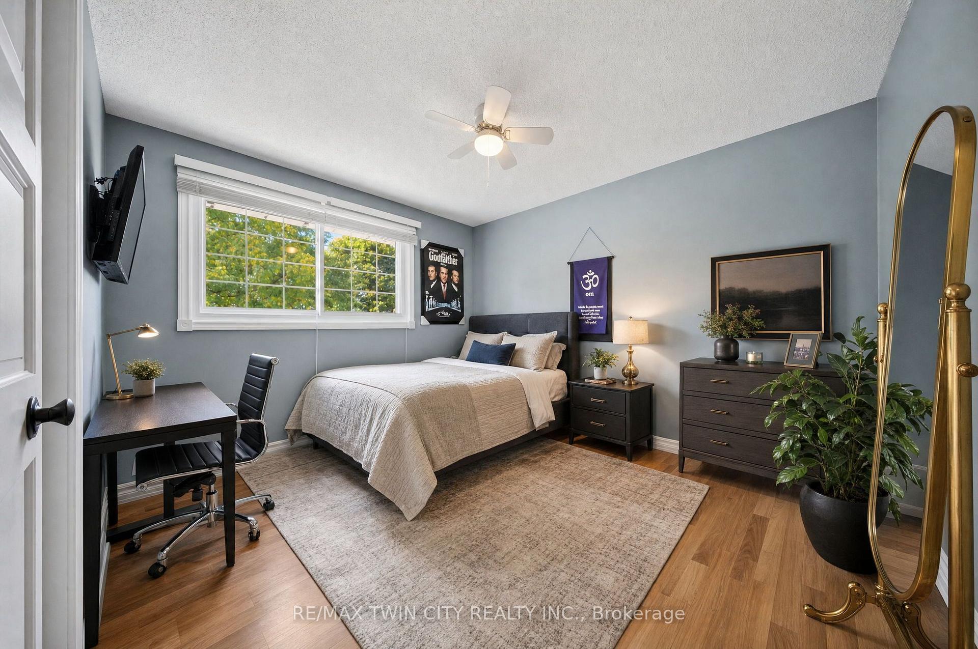 Photo 17 of 25 Cedarland Drive, Brantford, Brier Park — HOMEH