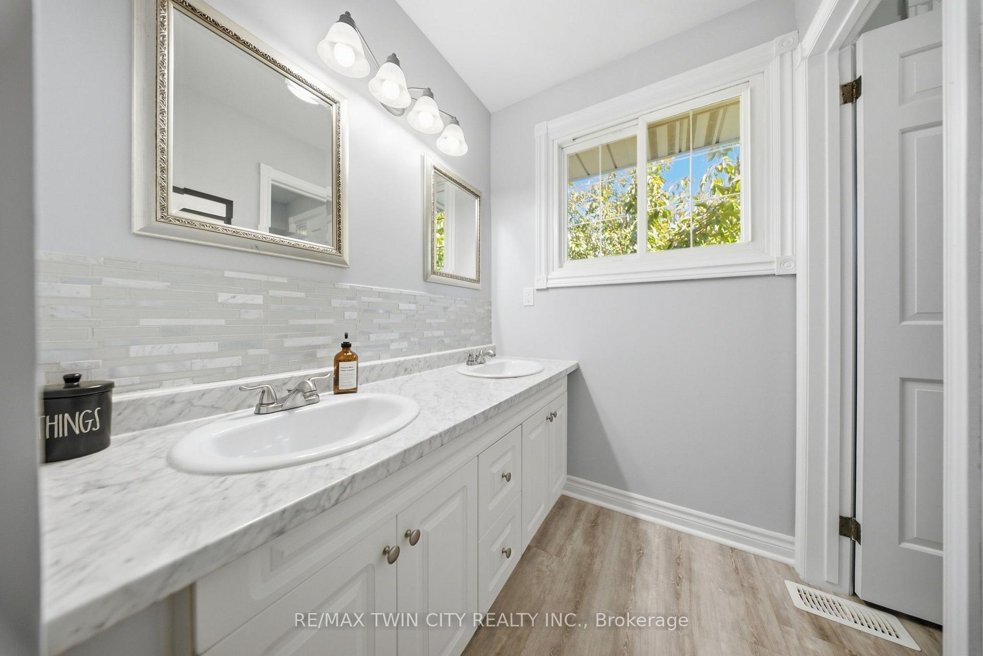 Photo 19 of 25 Cedarland Drive, Brantford, Brier Park — HOMEH