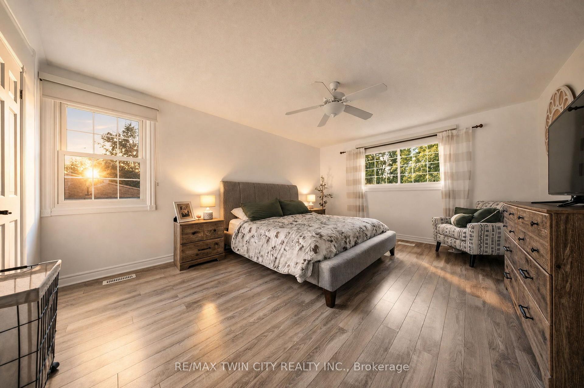 Photo 20 of 25 Cedarland Drive, Brantford, Brier Park — HOMEH