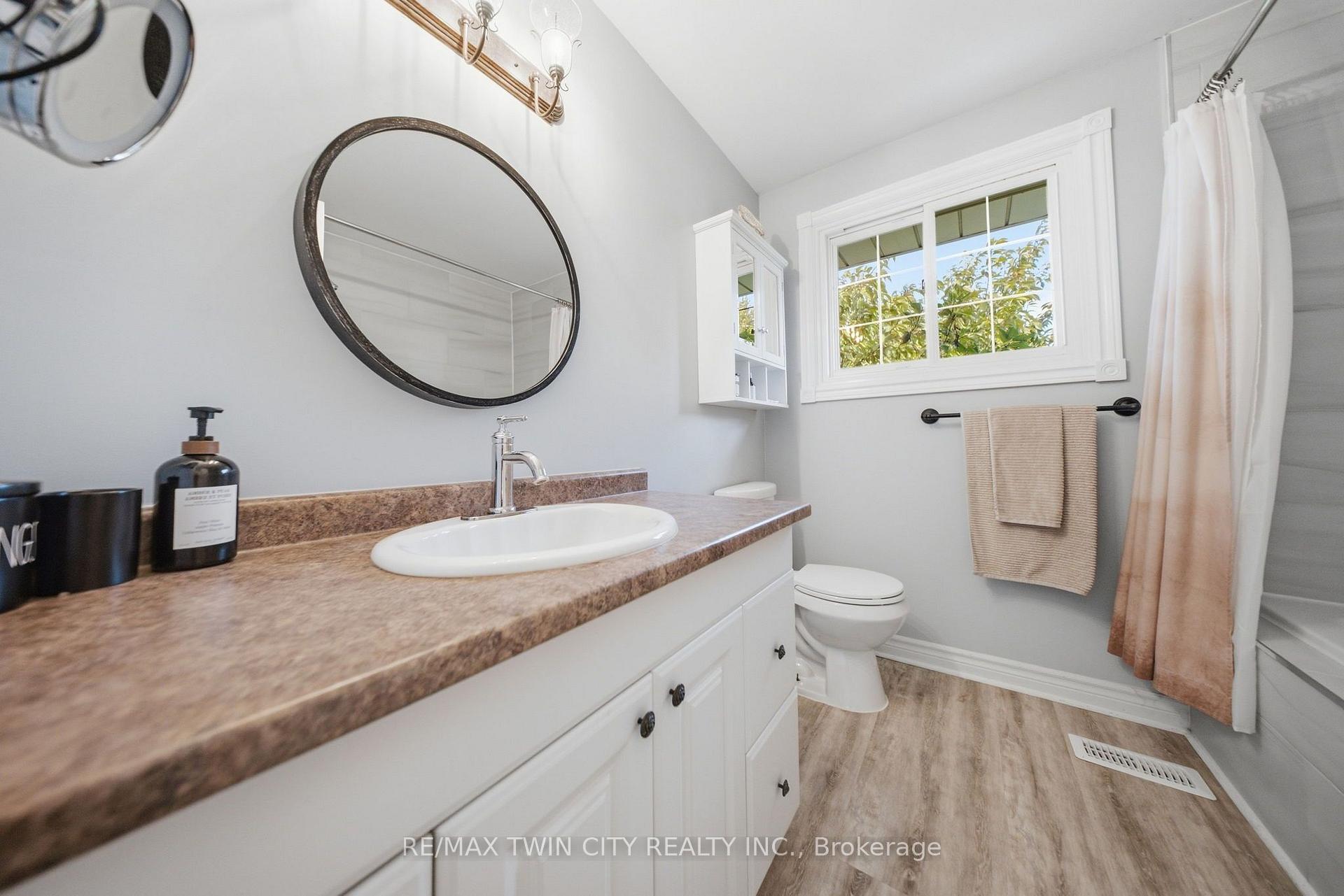 Photo 23 of 25 Cedarland Drive, Brantford, Brier Park — HOMEH