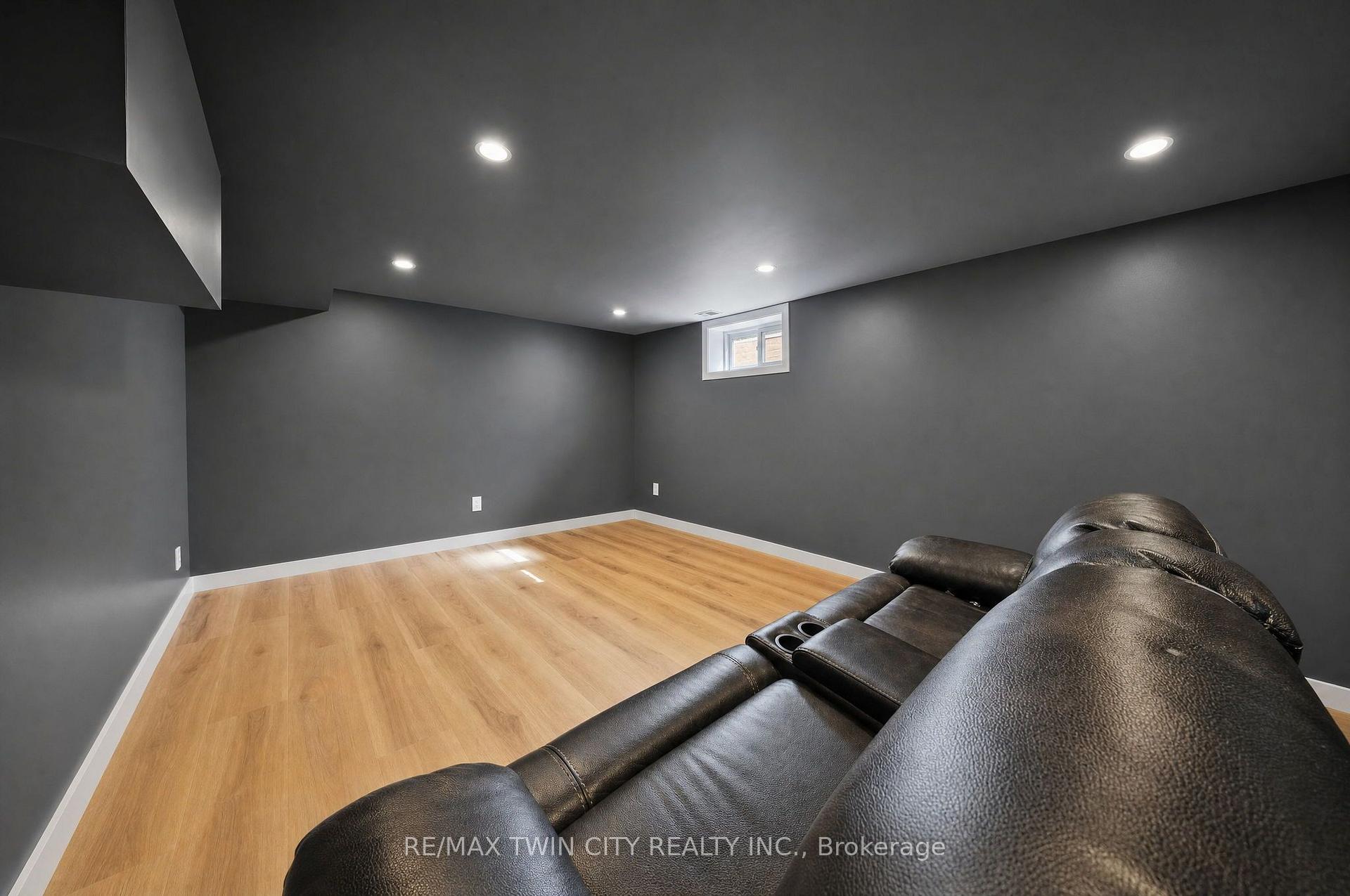 Photo 24 of 25 Cedarland Drive, Brantford, Brier Park — HOMEH