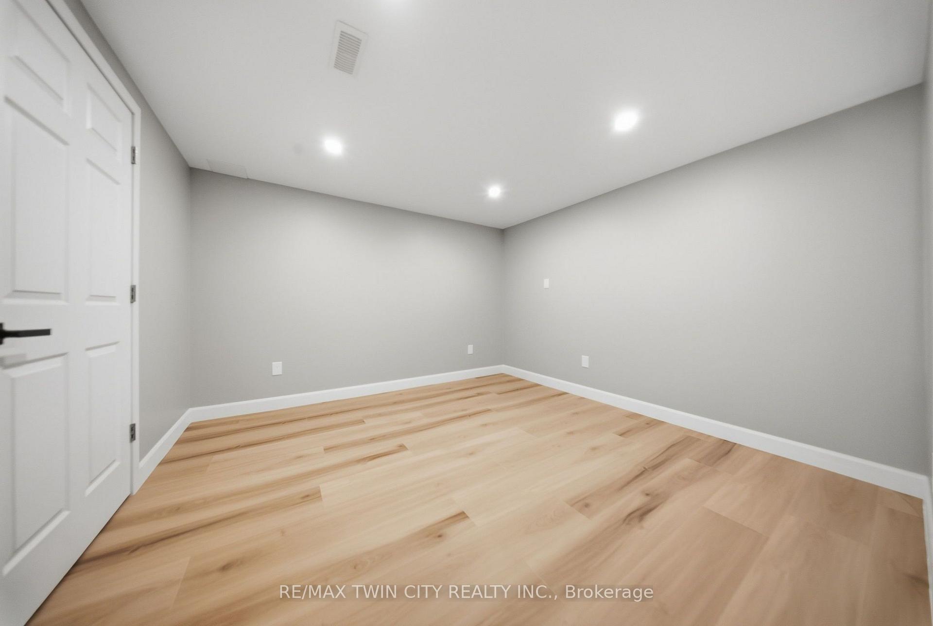 Photo 26 of 25 Cedarland Drive, Brantford, Brier Park — HOMEH