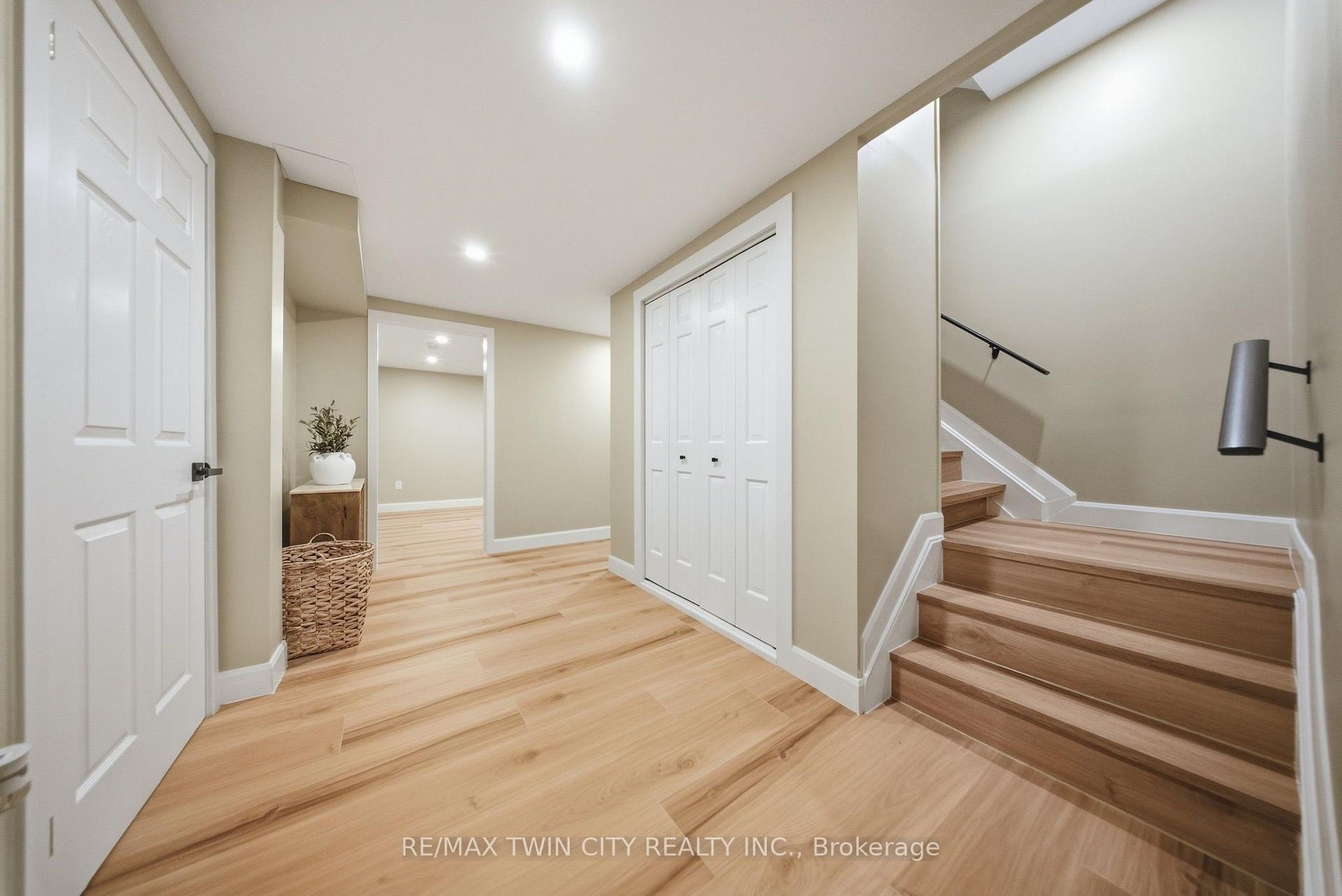 Photo 27 of 25 Cedarland Drive, Brantford, Brier Park — HOMEH