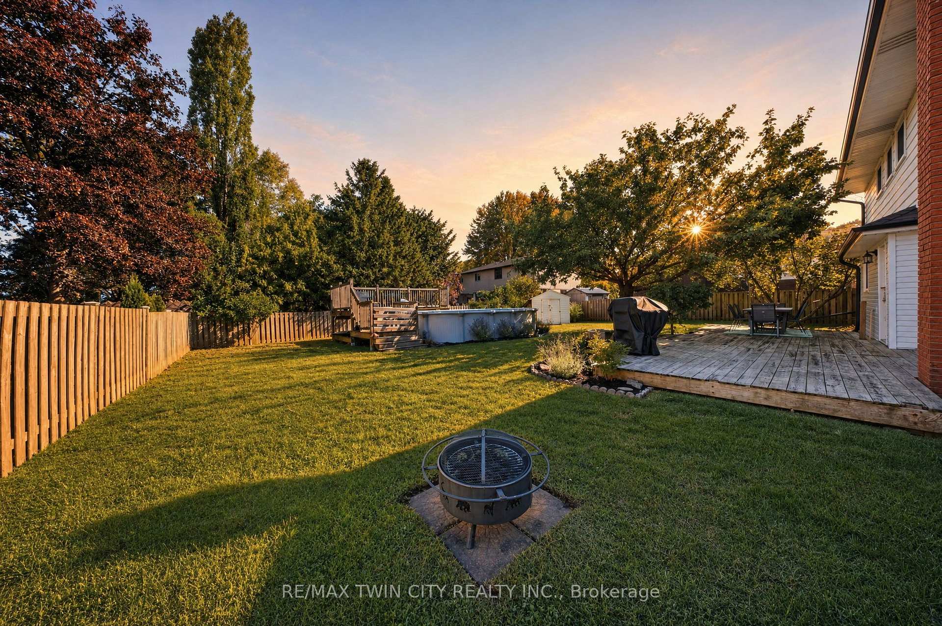 Photo 29 of 25 Cedarland Drive, Brantford, Brier Park — HOMEH