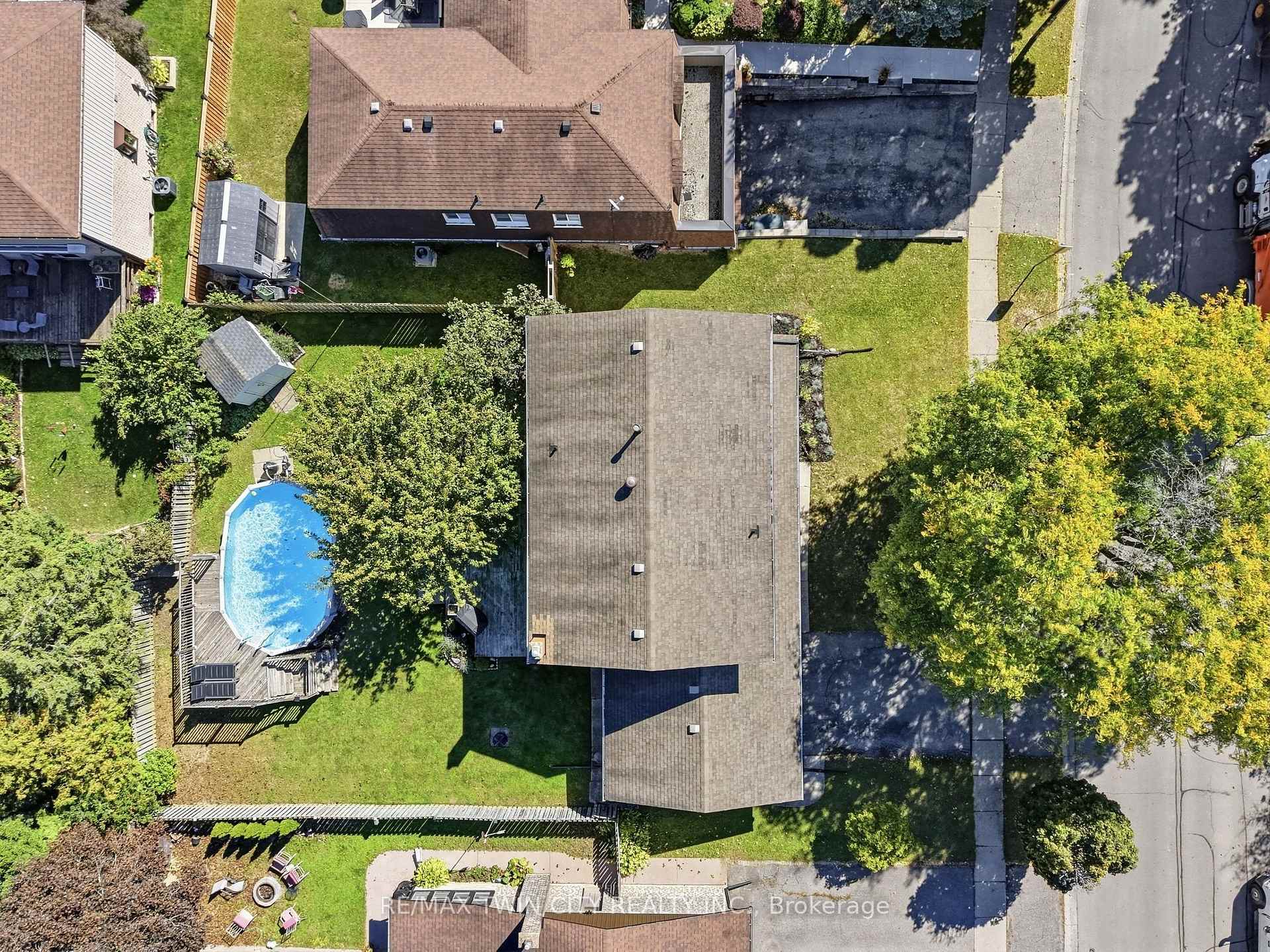 Photo 36 of 25 Cedarland Drive, Brantford, Brier Park — HOMEH