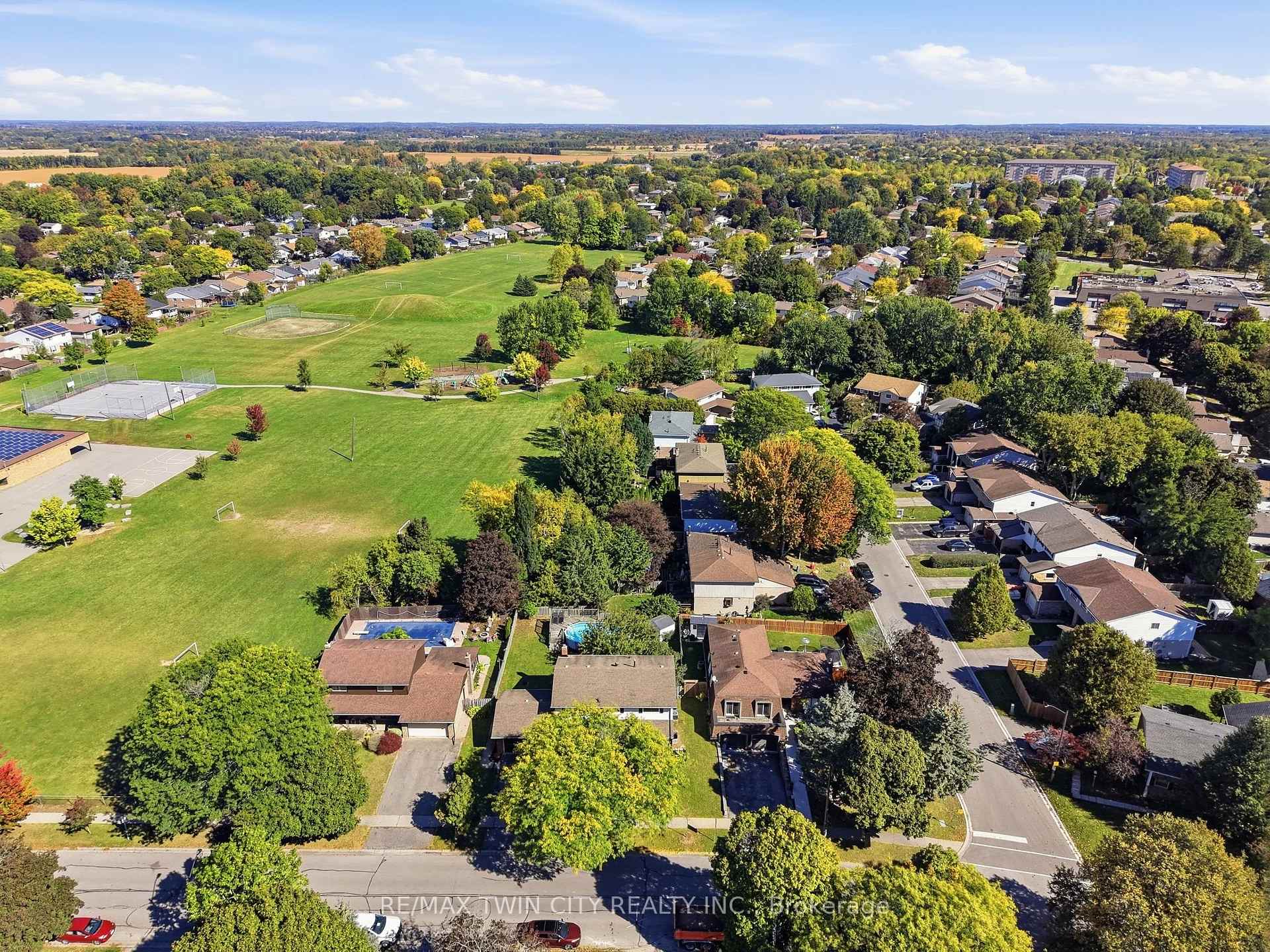 Photo 40 of 25 Cedarland Drive, Brantford, Brier Park — HOMEH