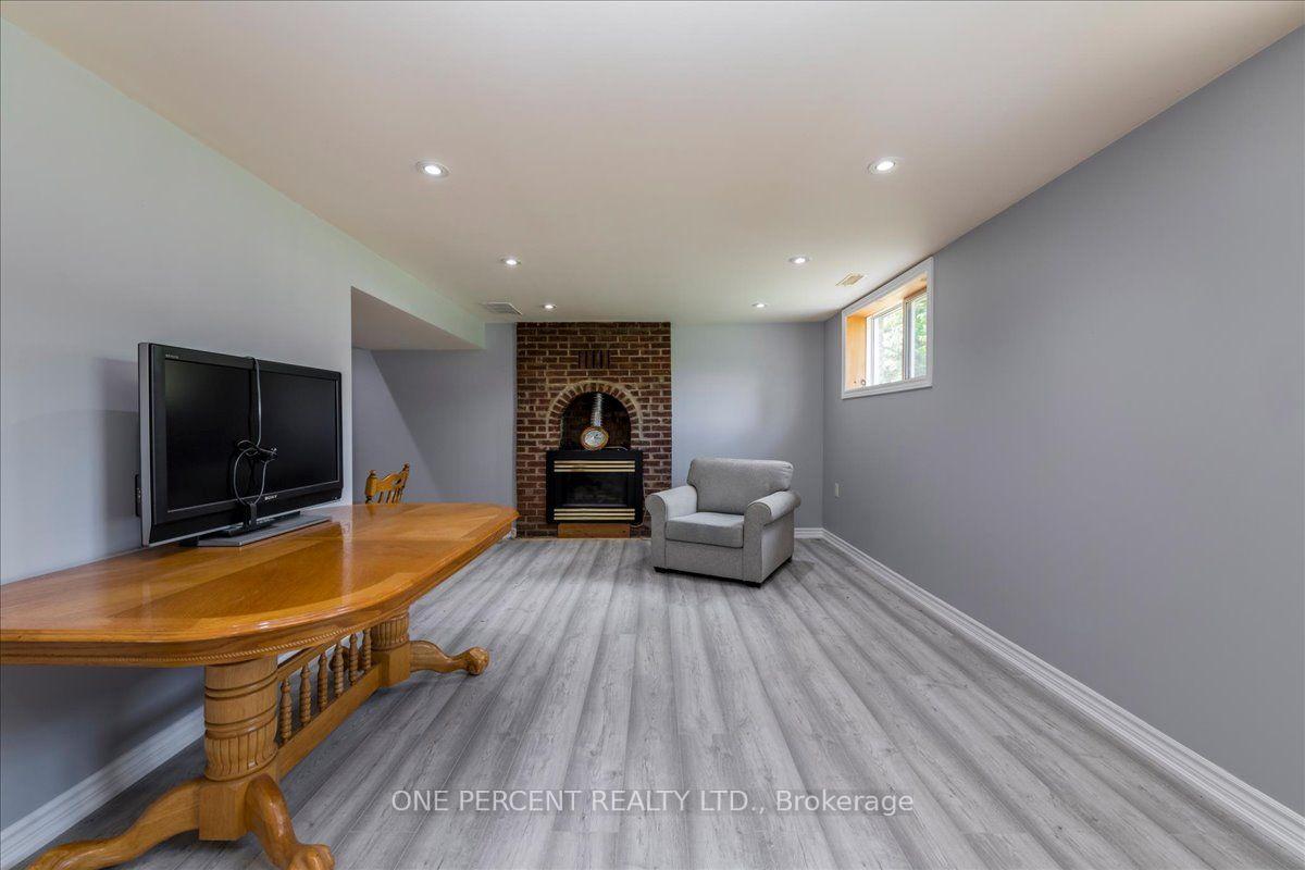 Photo 5 of 1235 Gilford Road, Innisfil, Gilford — HOMEH