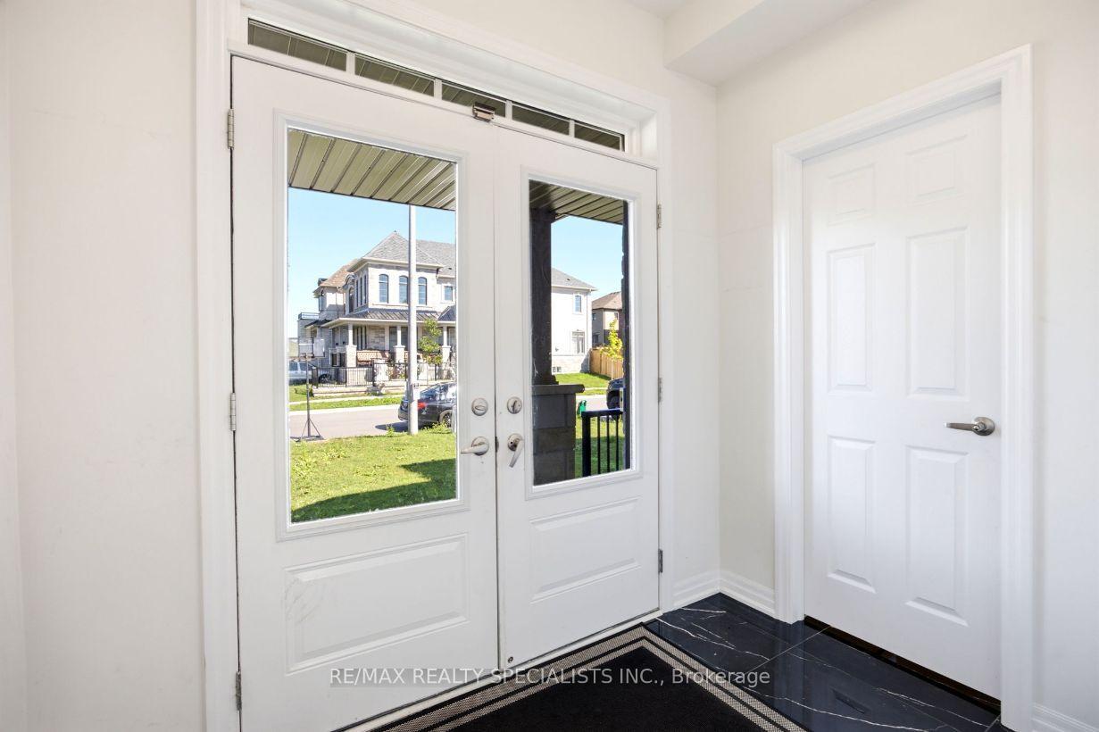 Photo 4 of 27 Salmon Crescent, Clarington, Newcastle — HOMEH