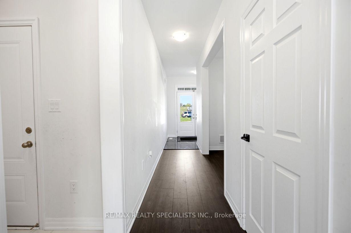 Photo 6 of 27 Salmon Crescent, Clarington, Newcastle — HOMEH