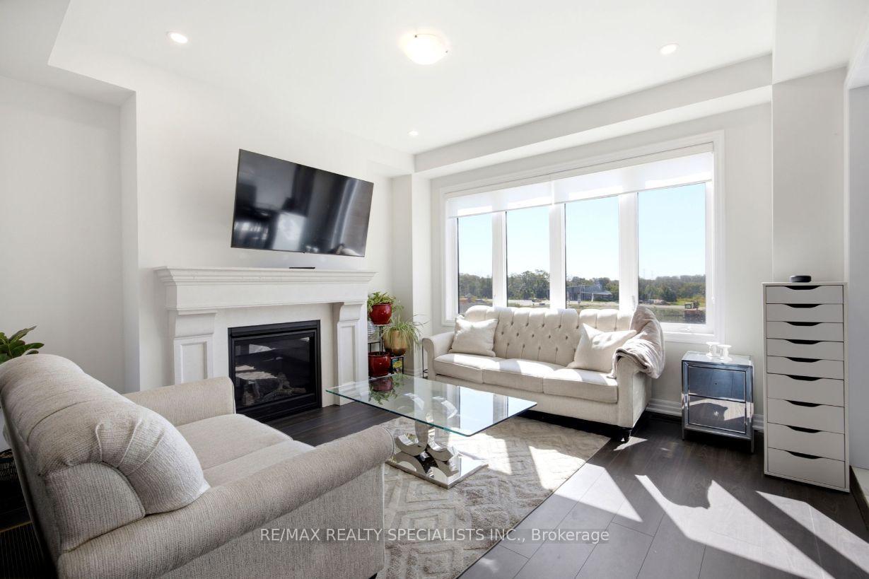 Photo 8 of 27 Salmon Crescent, Clarington, Newcastle — HOMEH