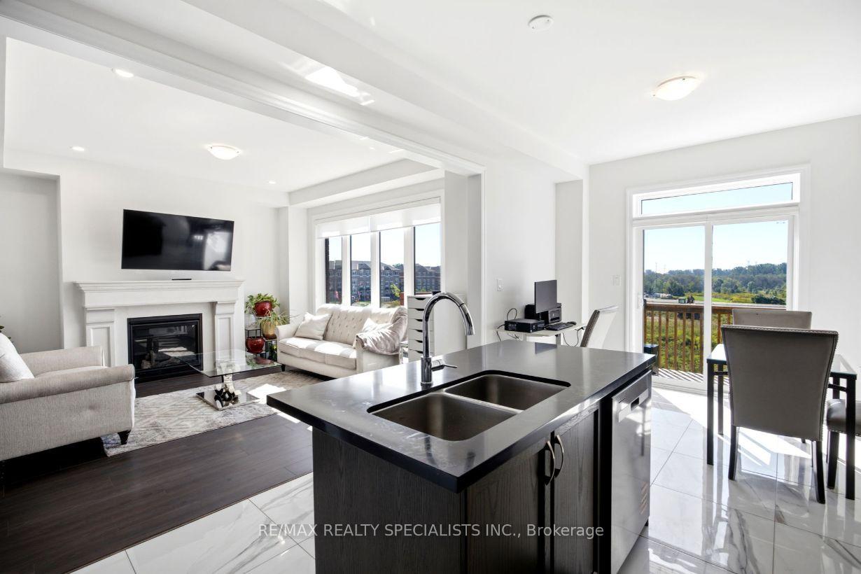 Photo 13 of 27 Salmon Crescent, Clarington, Newcastle — HOMEH