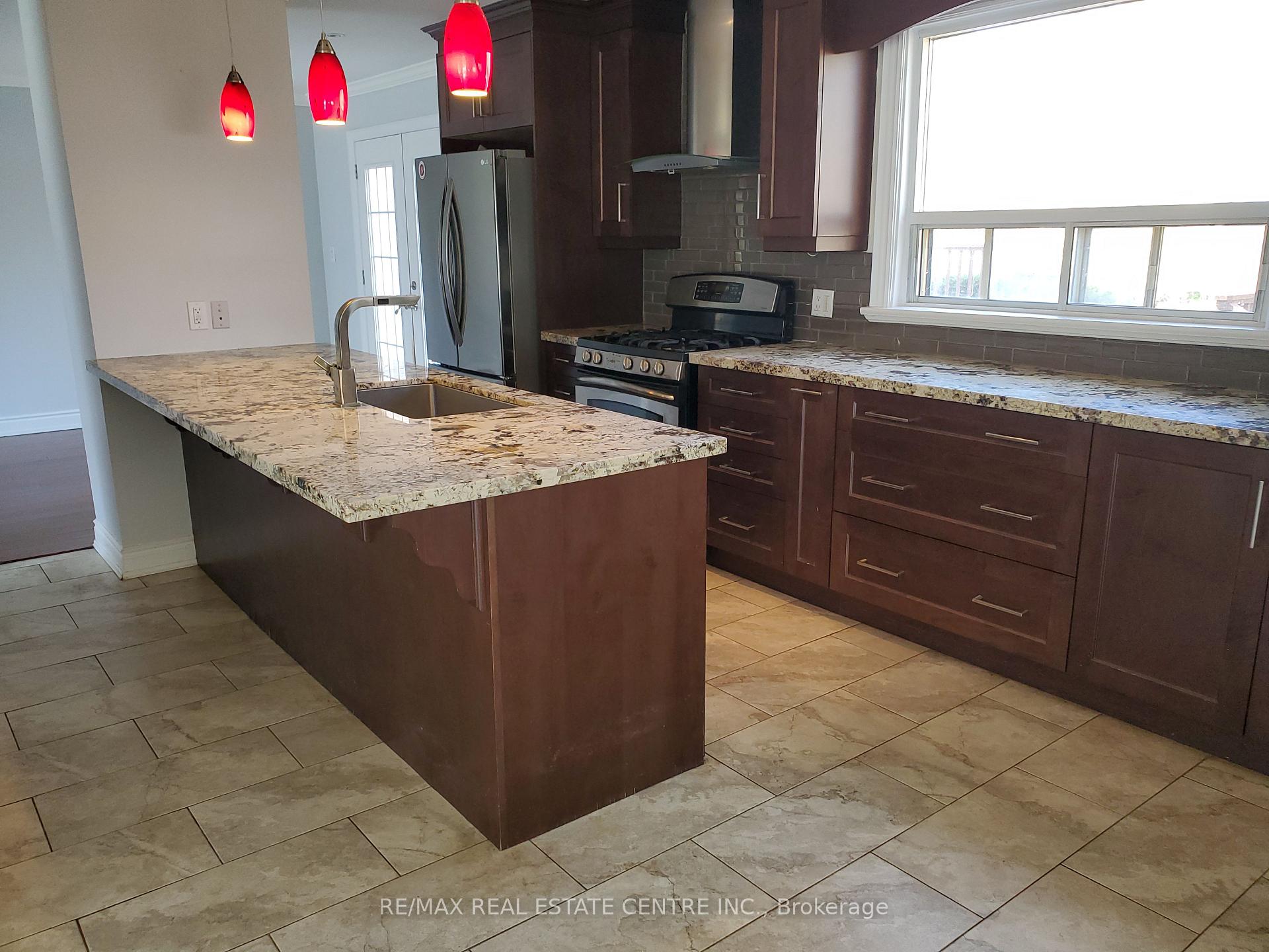 Photo 14 of 1077 Selby Avenue, Oakville, West — HOMEH