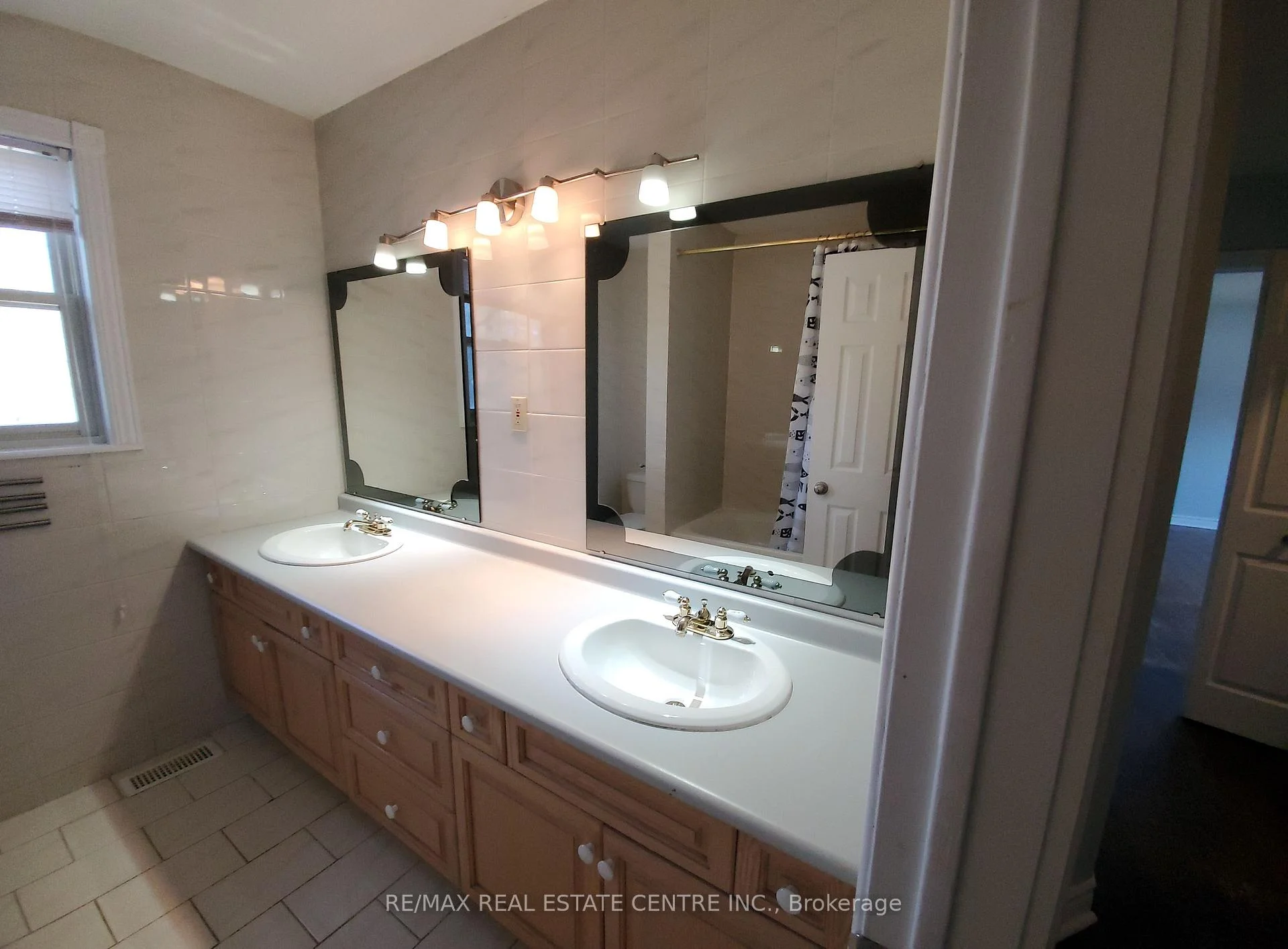 Photo 41 of 1077 Selby Avenue, Oakville, West — HOMEH