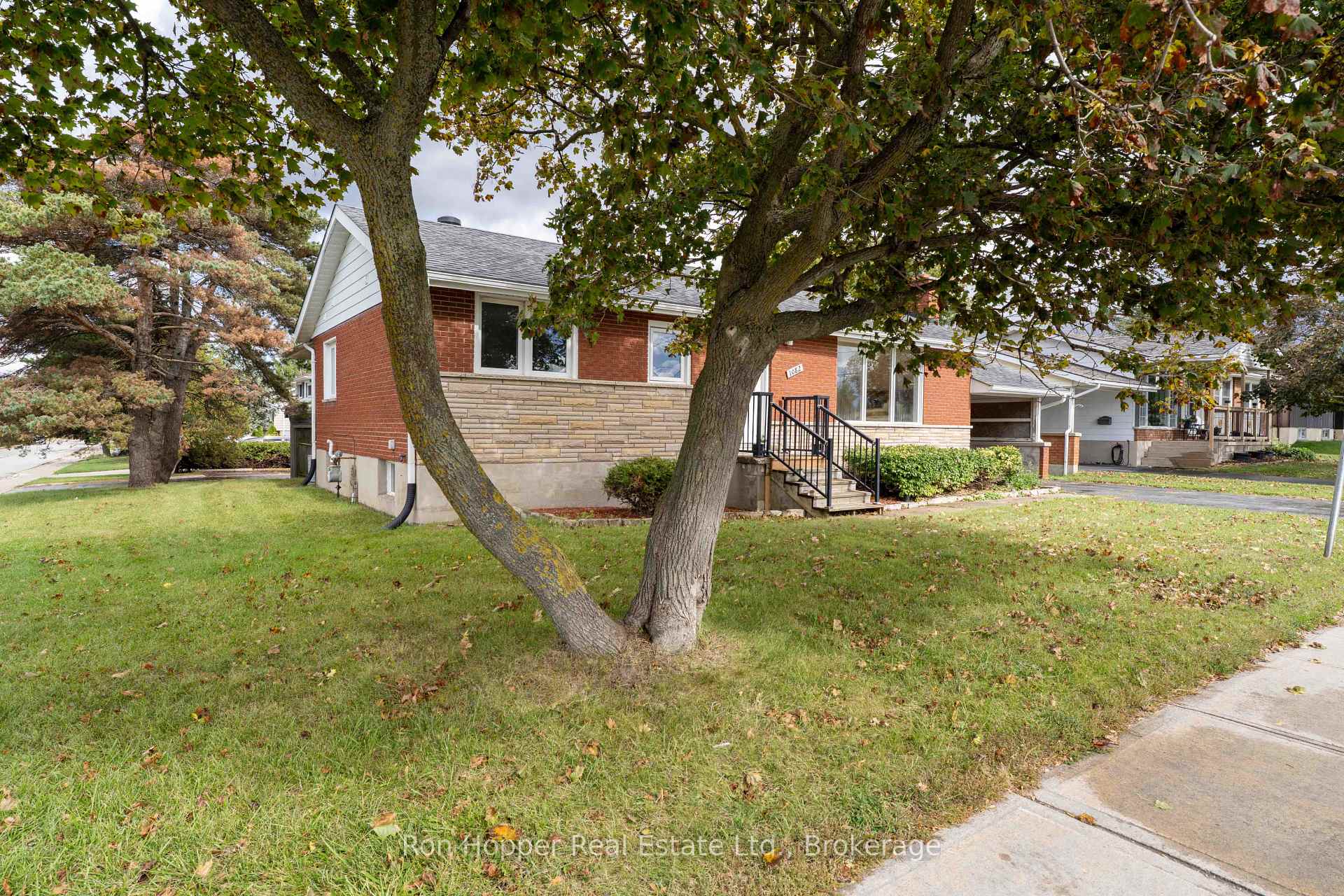 Photo 3 of 1082 8th Street E, Owen Sound — HOMEH