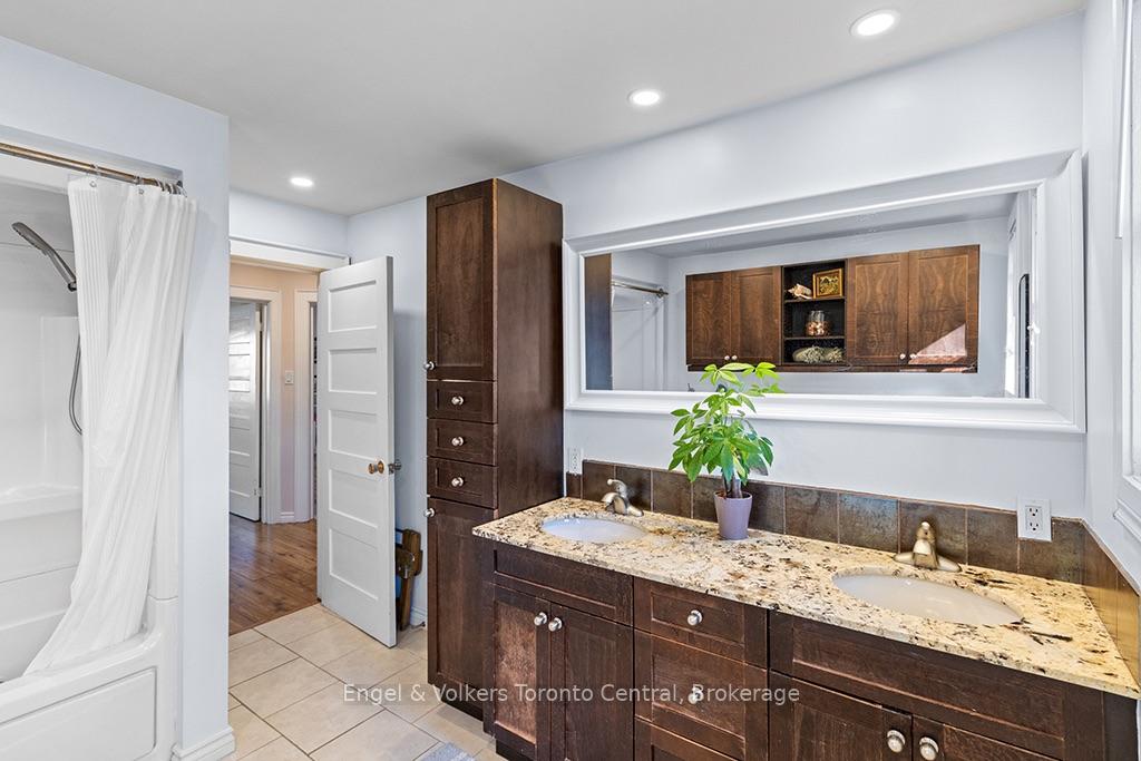 Photo 24 of 484 2ND Avenue E, Owen Sound — HOMEH