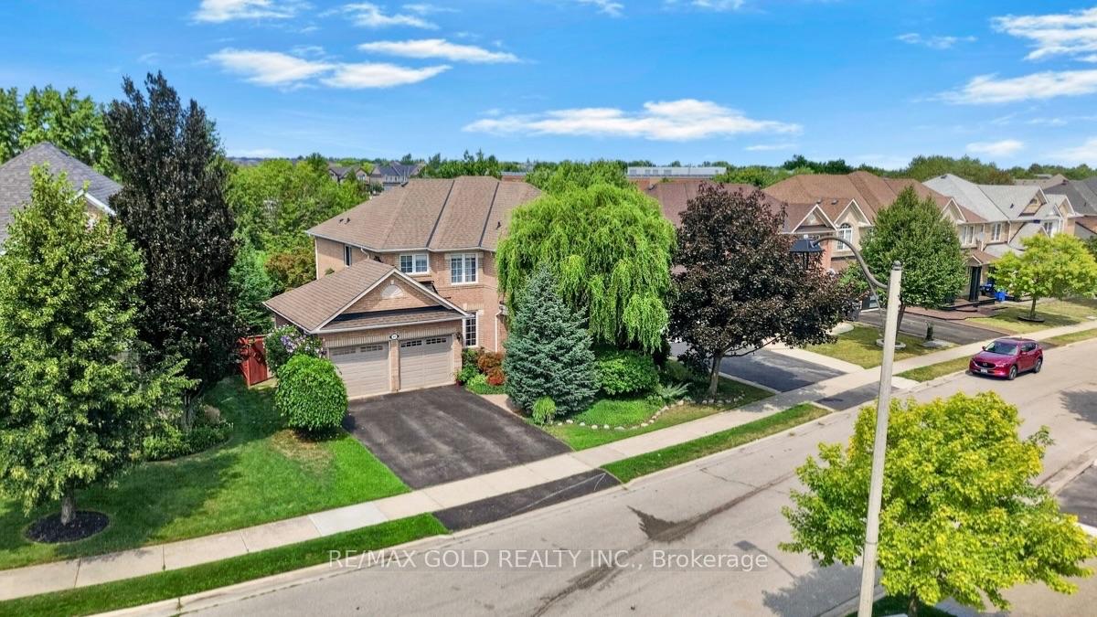Photo 2 of 40 Maldives Crescent, Brampton, Vales of Castlemore — HOMEH