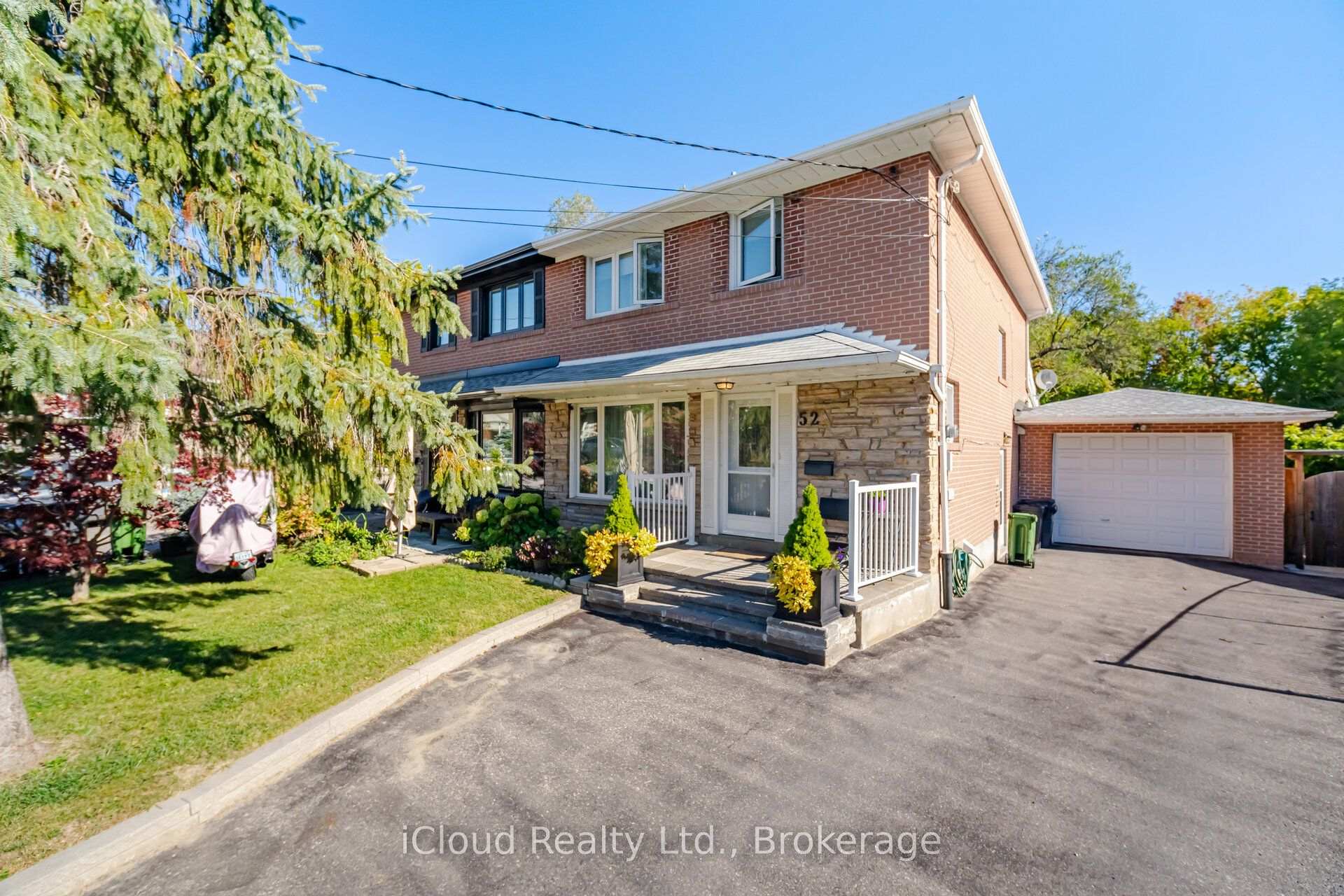Photo 2 of 52 Bengal Court, North York, Glenfield-Jane Heights — HOMEH