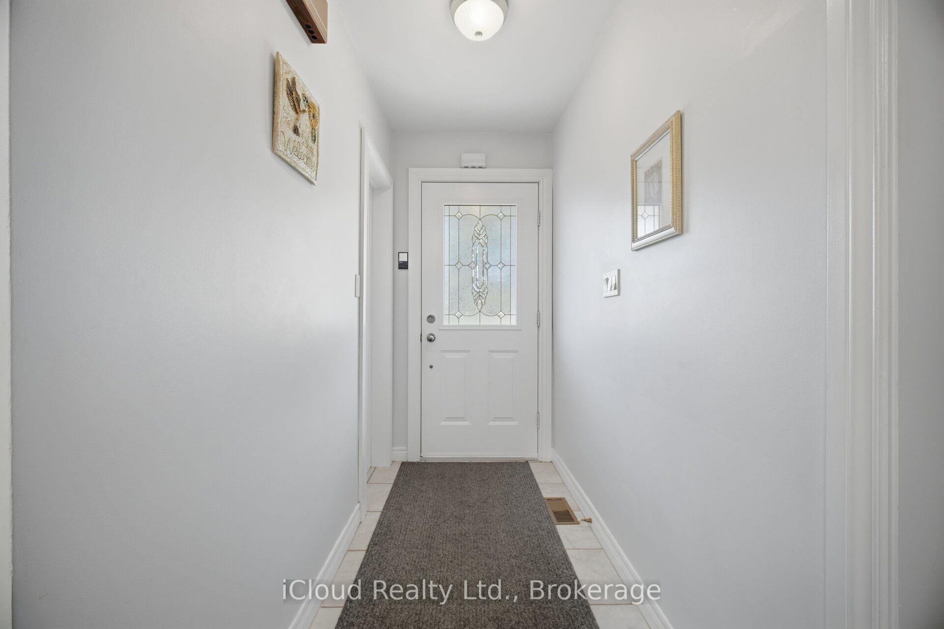 Photo 6 of 52 Bengal Court, North York, Glenfield-Jane Heights — HOMEH