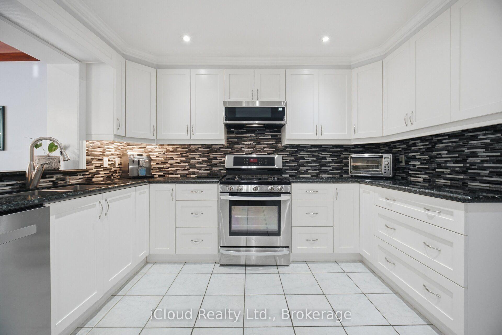 Photo 9 of 52 Bengal Court, North York, Glenfield-Jane Heights — HOMEH