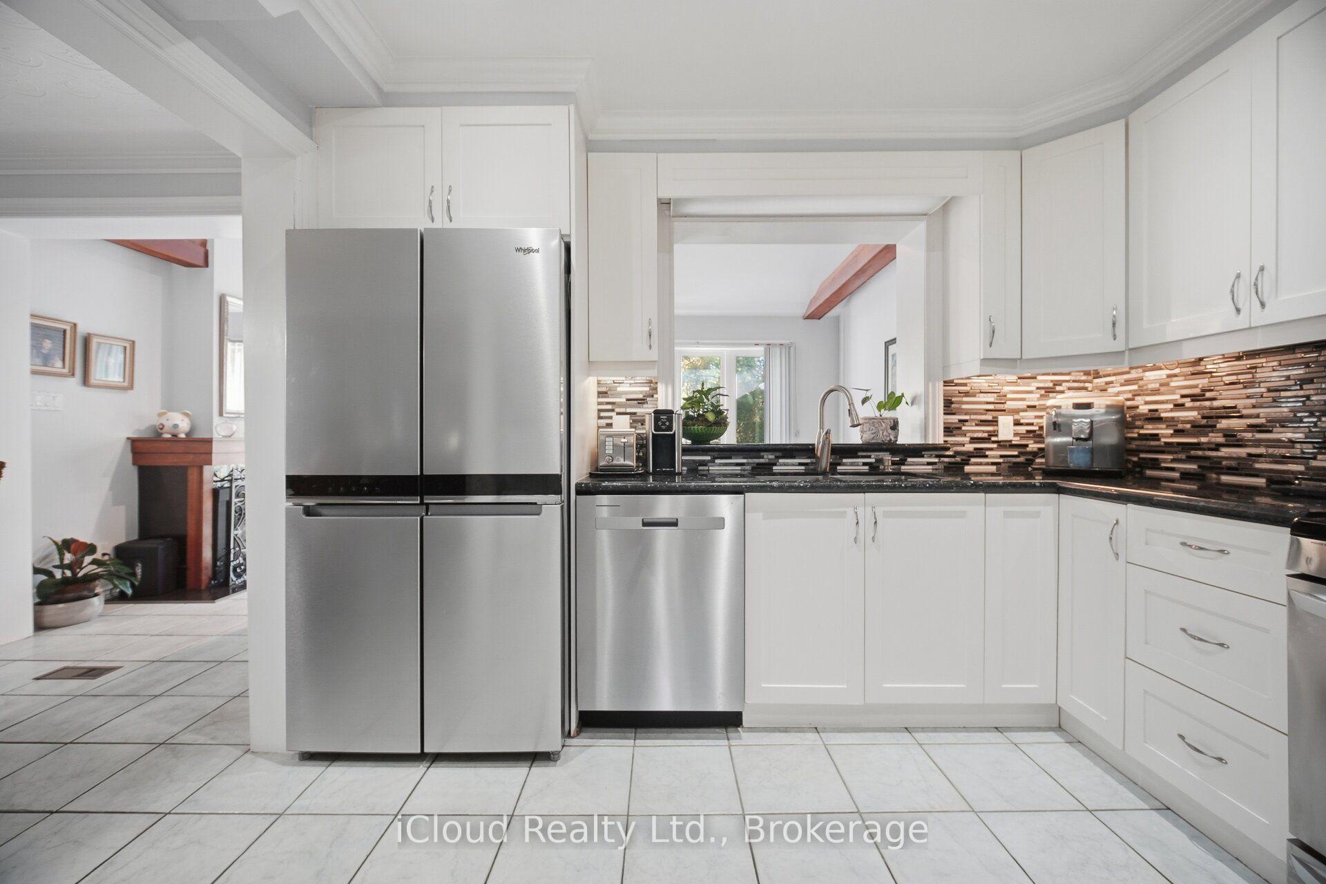 Photo 10 of 52 Bengal Court, North York, Glenfield-Jane Heights — HOMEH