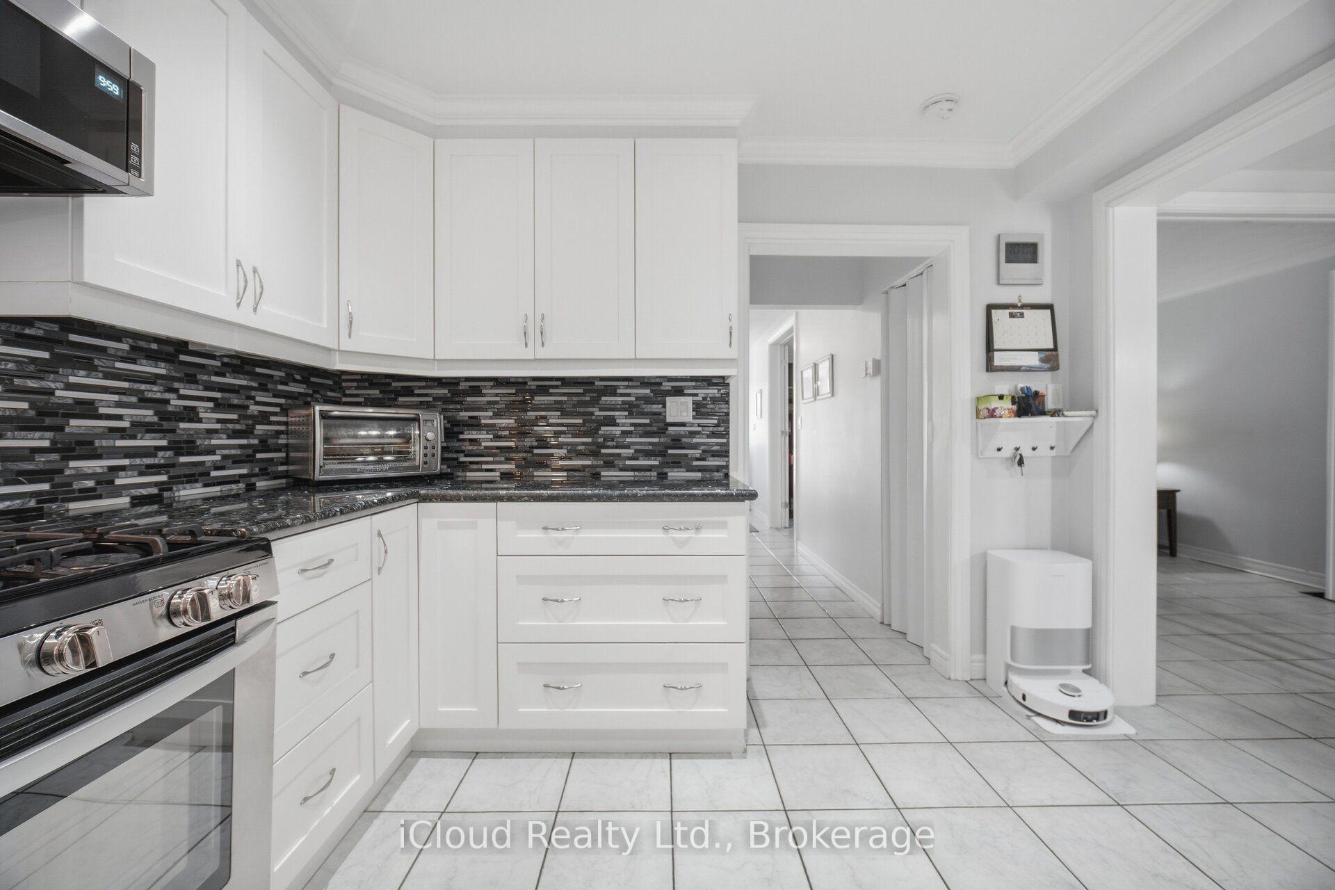 Photo 11 of 52 Bengal Court, North York, Glenfield-Jane Heights — HOMEH