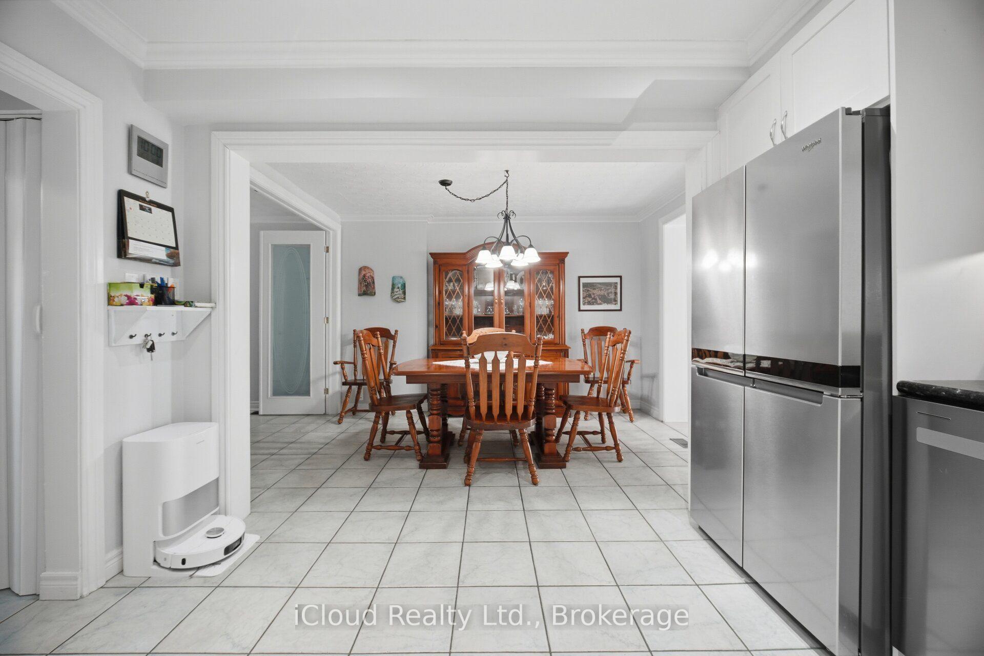 Photo 12 of 52 Bengal Court, North York, Glenfield-Jane Heights — HOMEH
