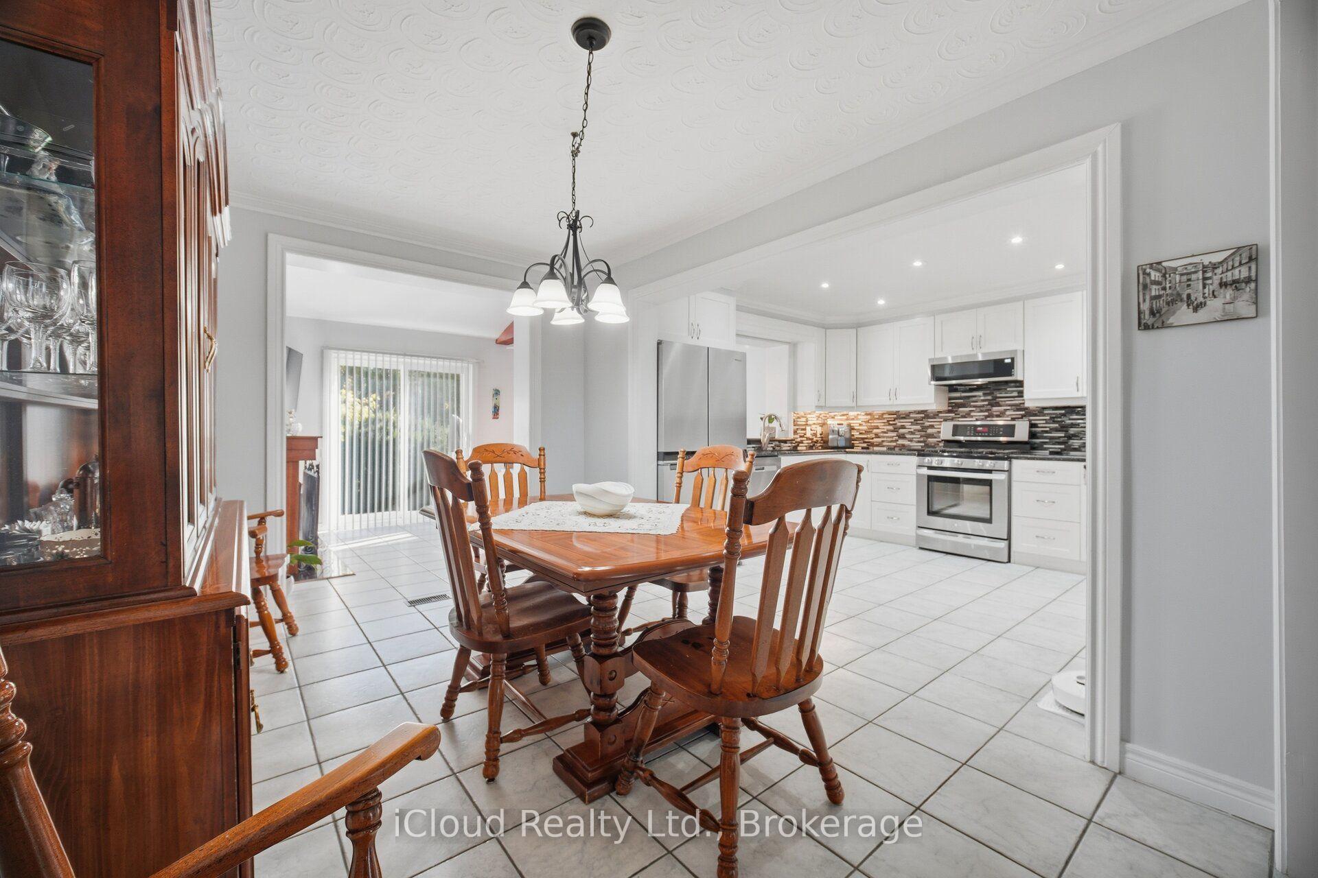 Photo 13 of 52 Bengal Court, North York, Glenfield-Jane Heights — HOMEH