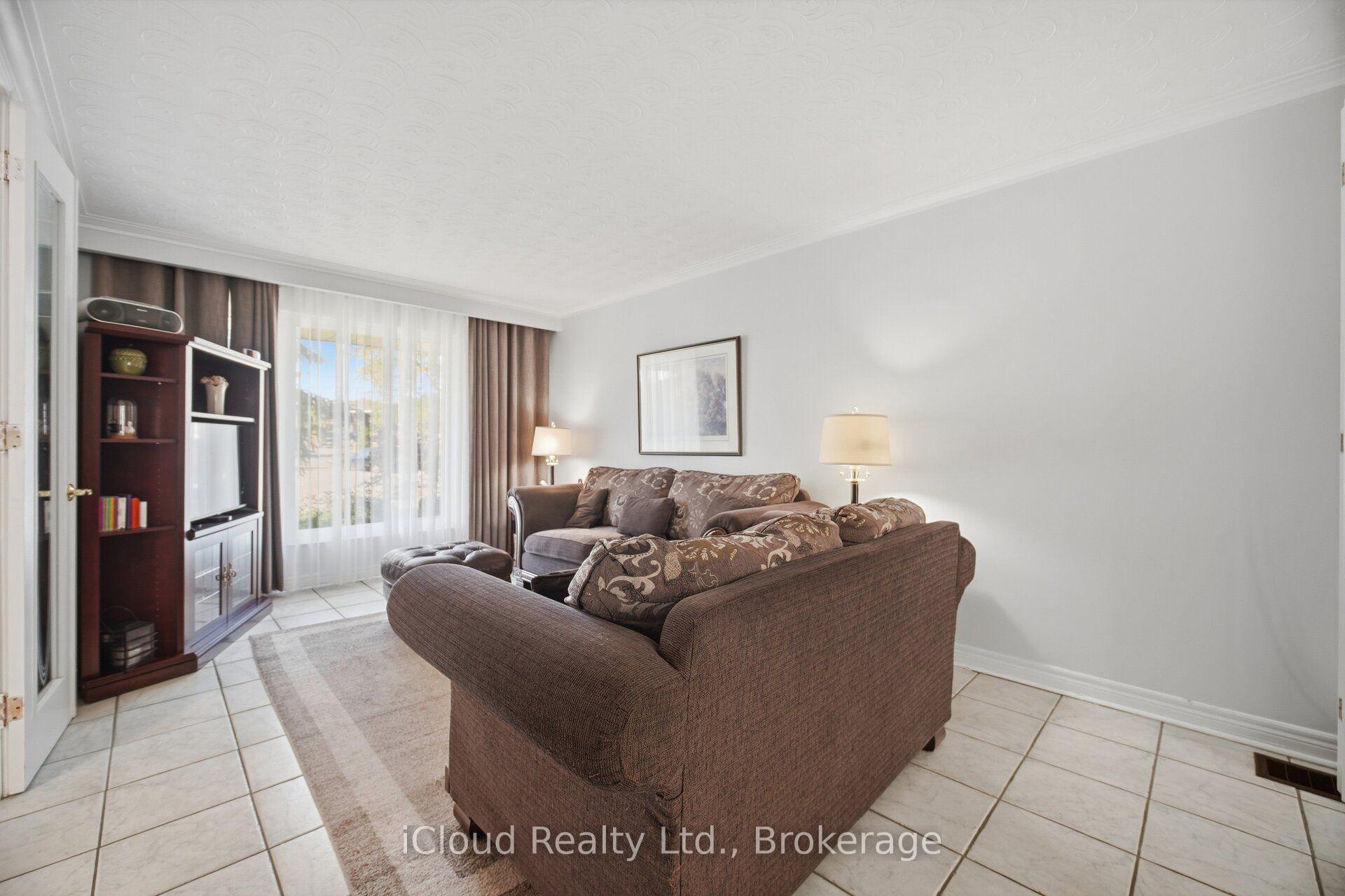 Photo 17 of 52 Bengal Court, North York, Glenfield-Jane Heights — HOMEH