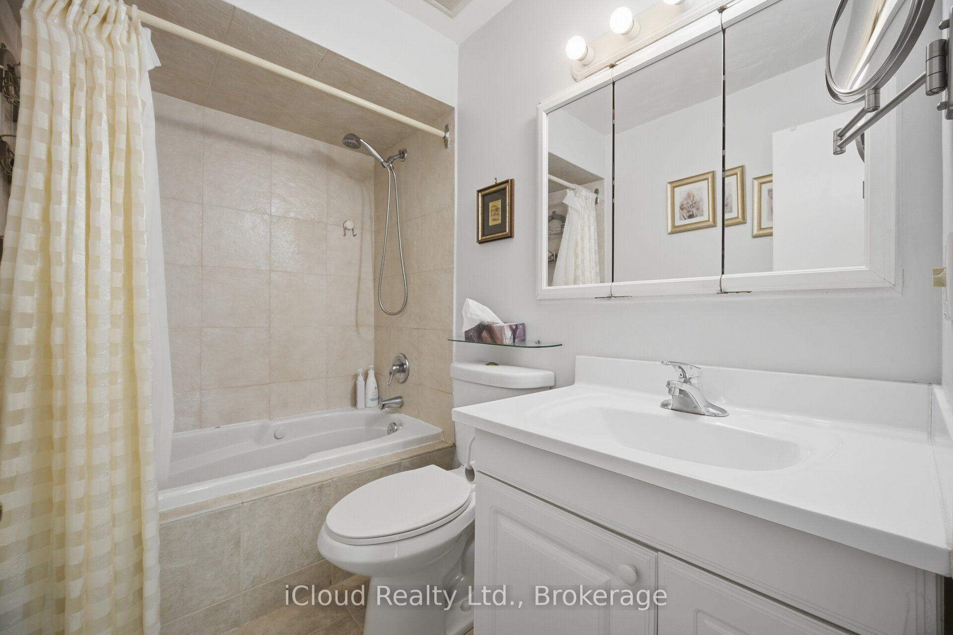 Photo 34 of 52 Bengal Court, North York, Glenfield-Jane Heights — HOMEH